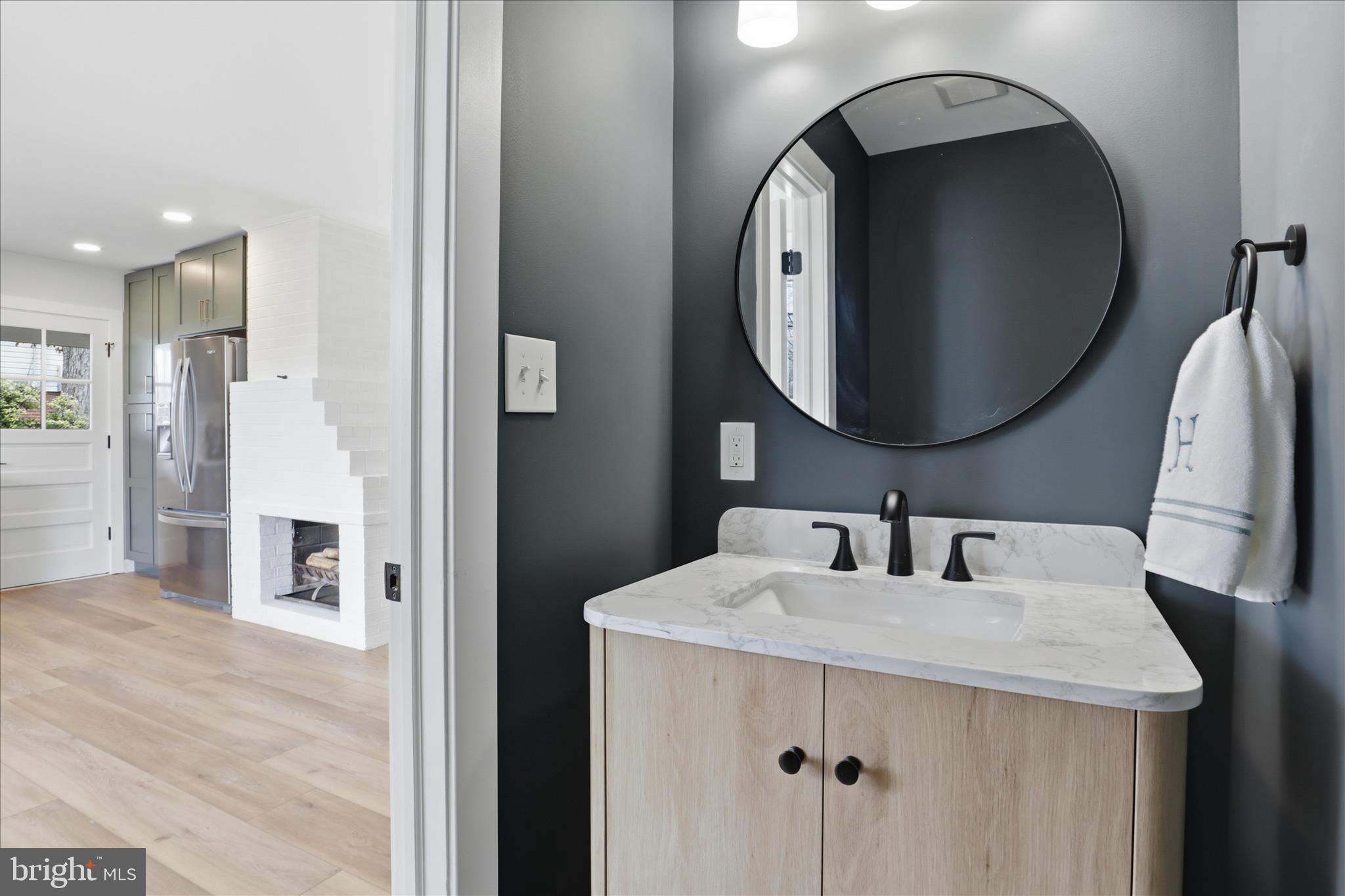 COUNTRY CLUB MANOR - Residential