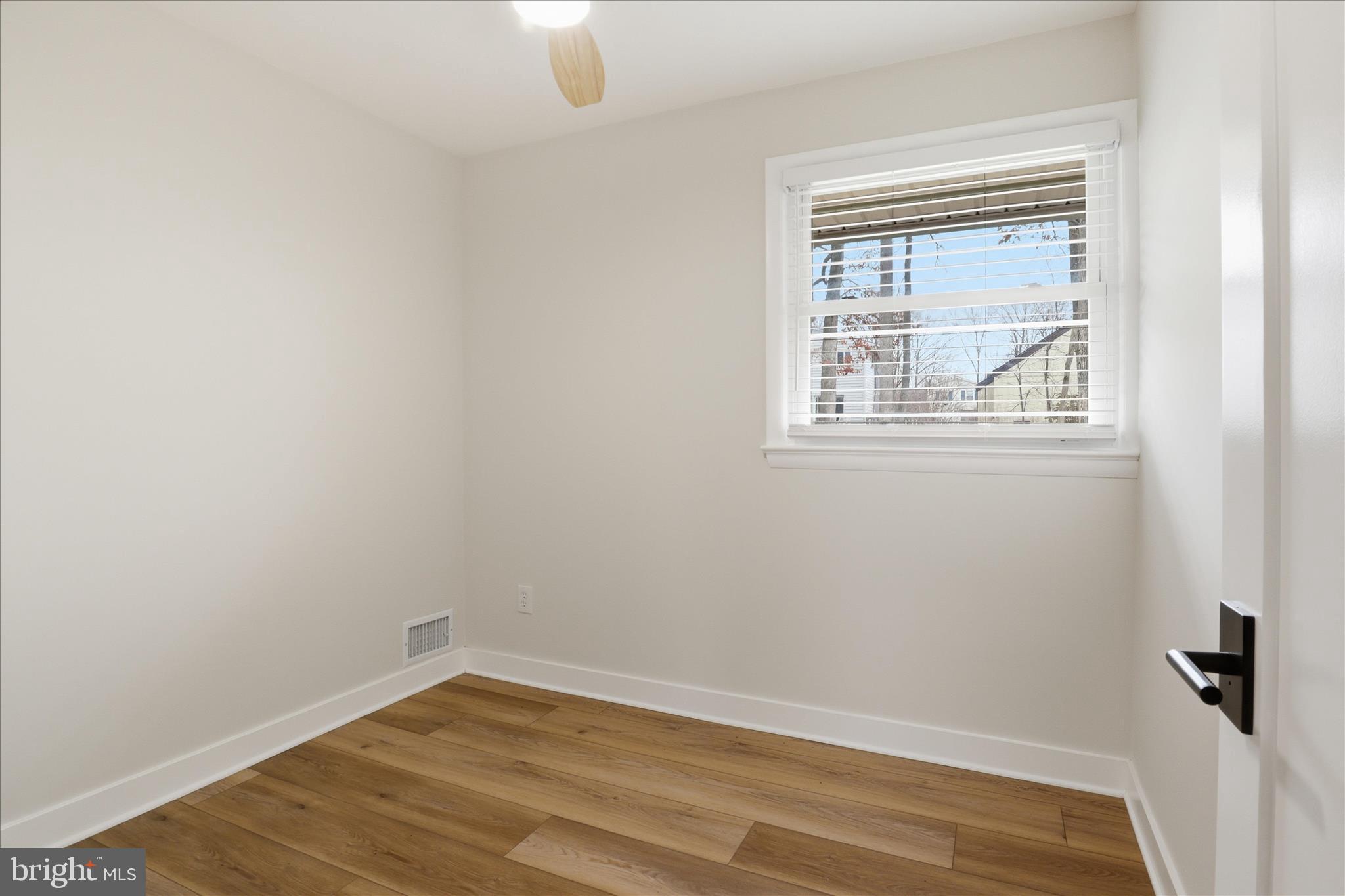 COUNTRY CLUB MANOR - Residential