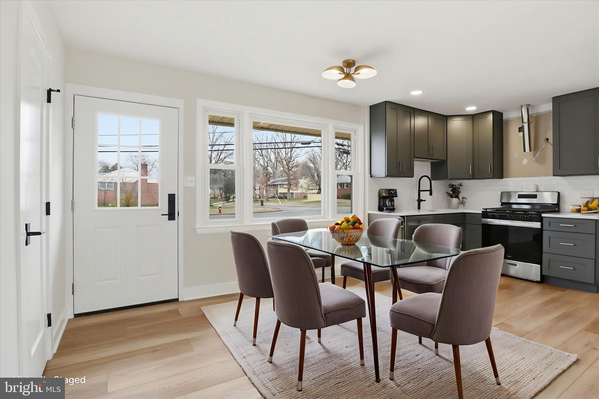 COUNTRY CLUB MANOR - Residential