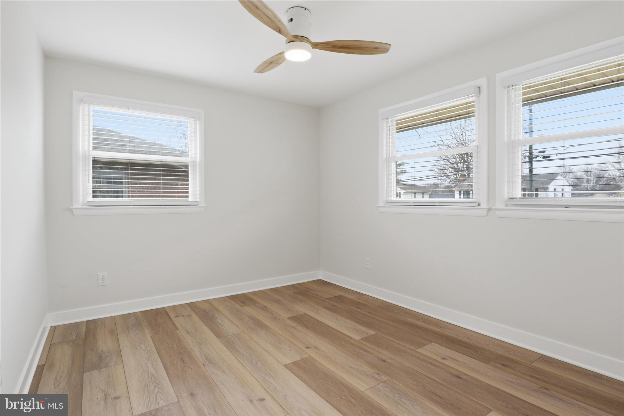 COUNTRY CLUB MANOR - Residential