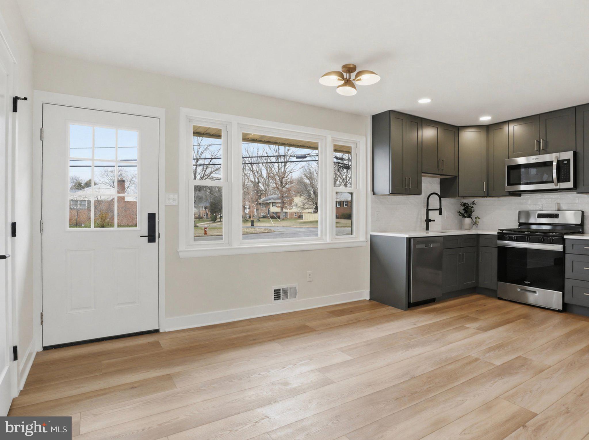 COUNTRY CLUB MANOR - Residential