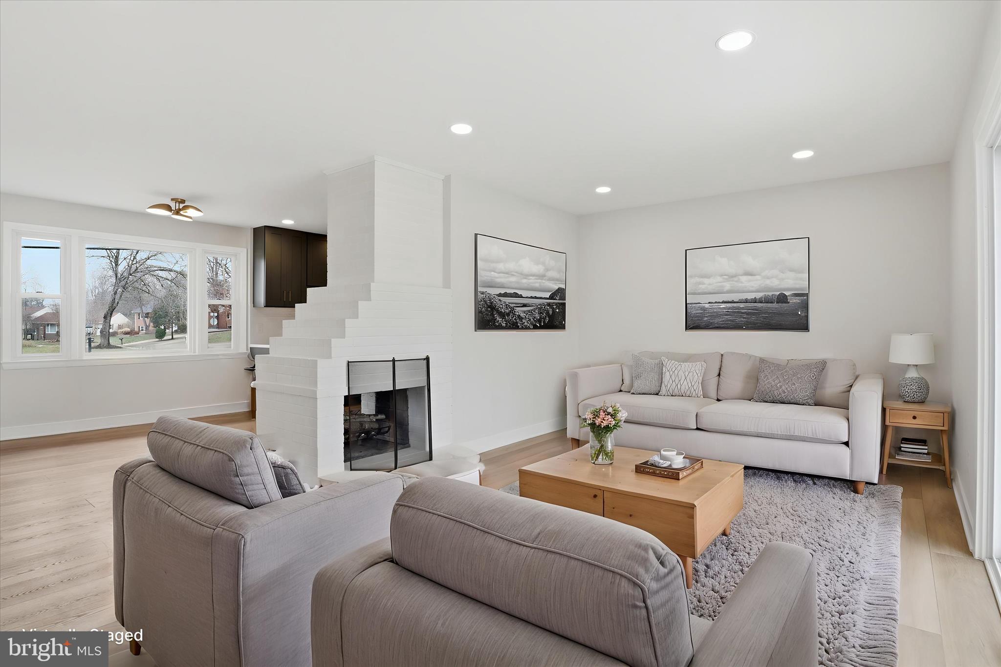 COUNTRY CLUB MANOR - Residential