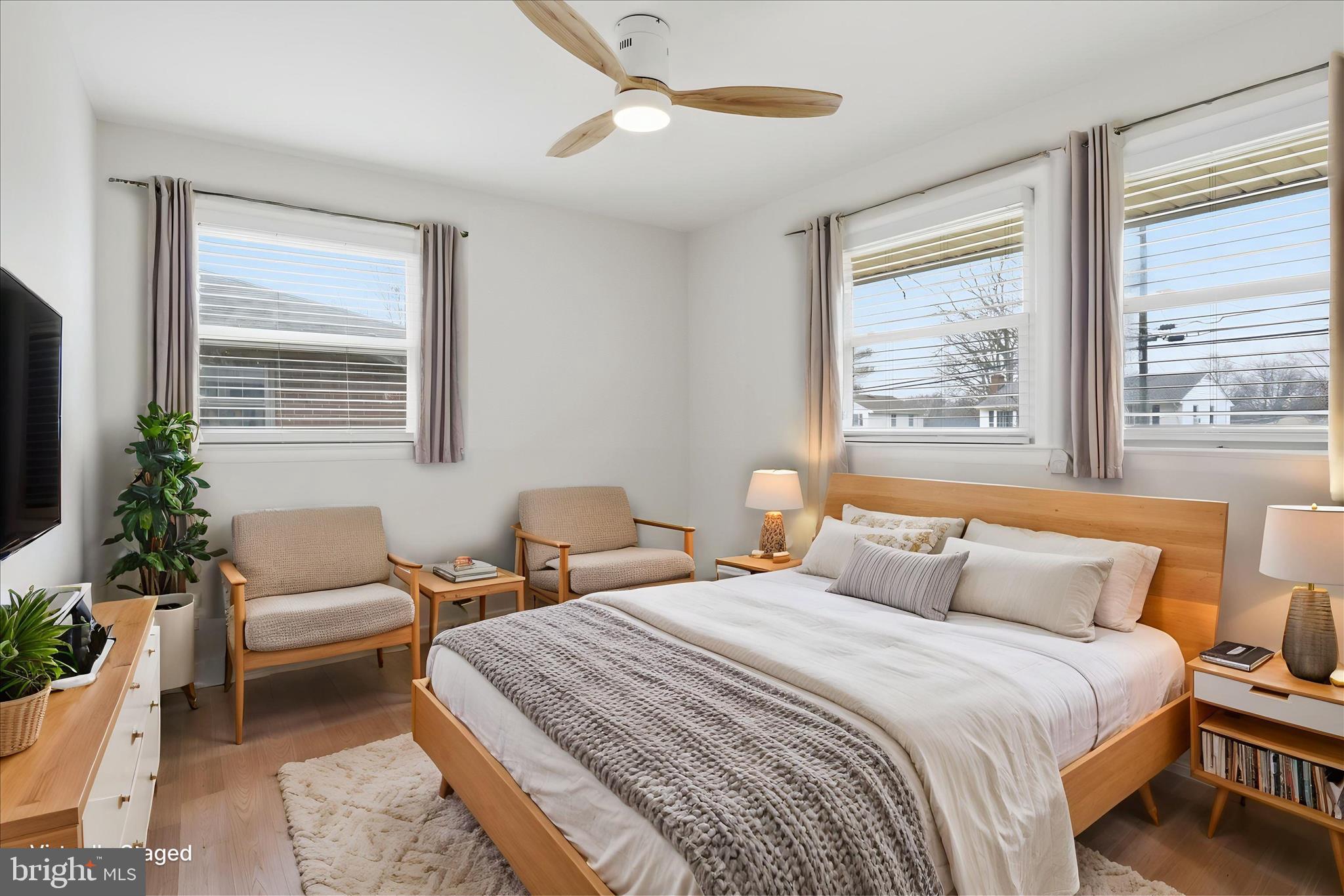 COUNTRY CLUB MANOR - Residential