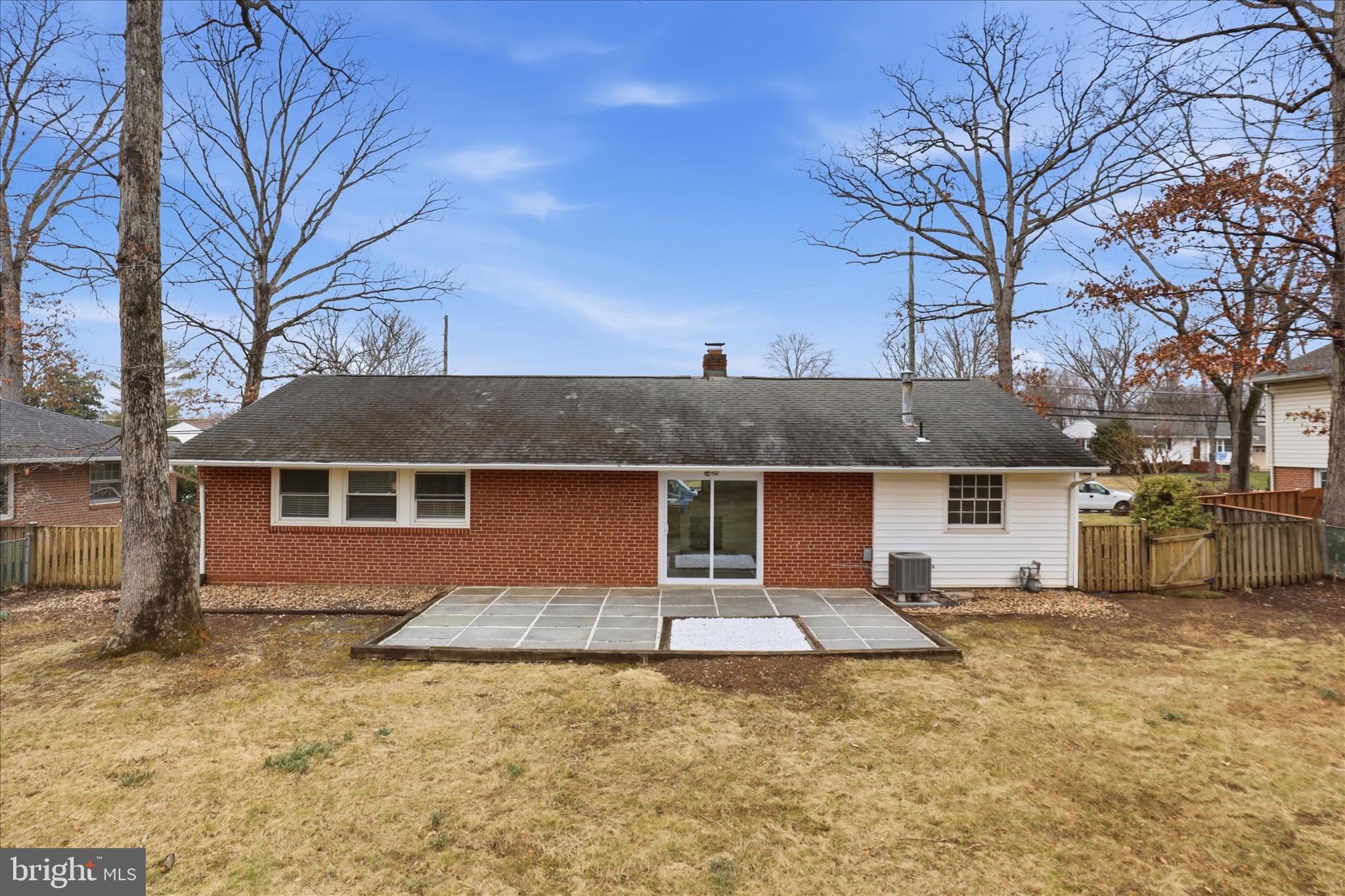 COUNTRY CLUB MANOR - Residential