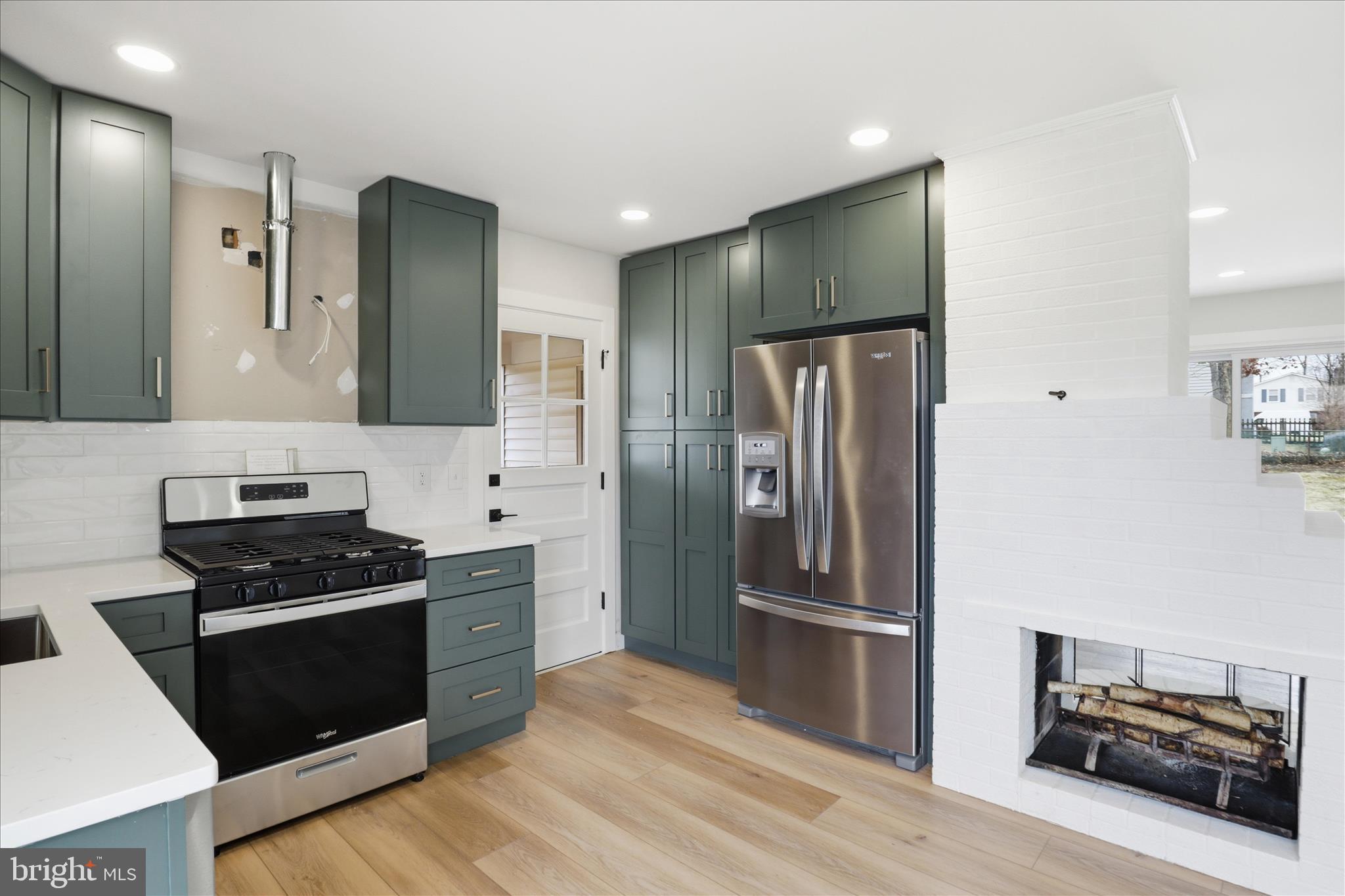 COUNTRY CLUB MANOR - Residential