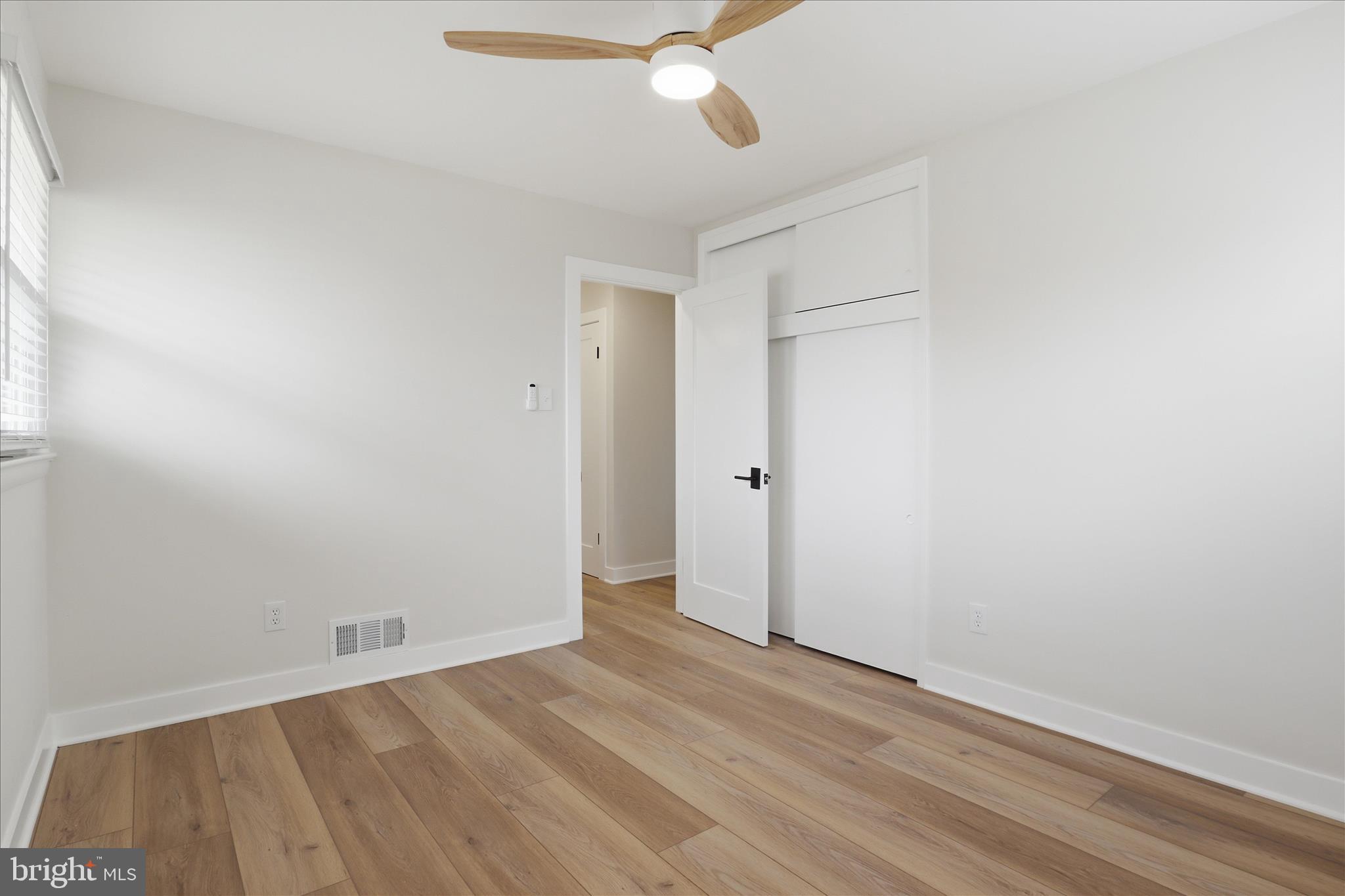 COUNTRY CLUB MANOR - Residential