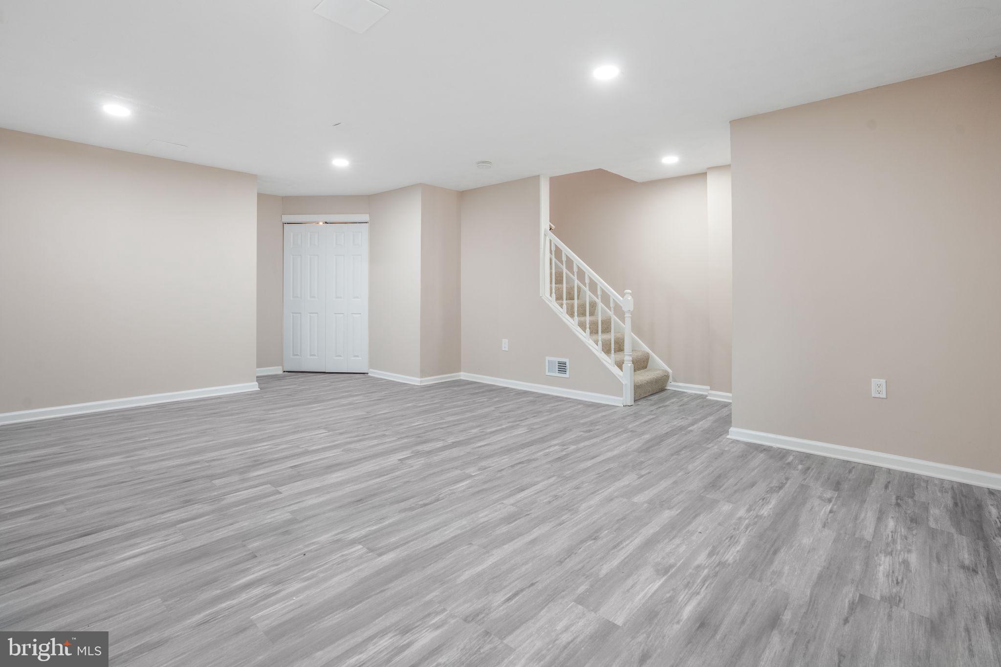 KINGS POINT - Residential Lease