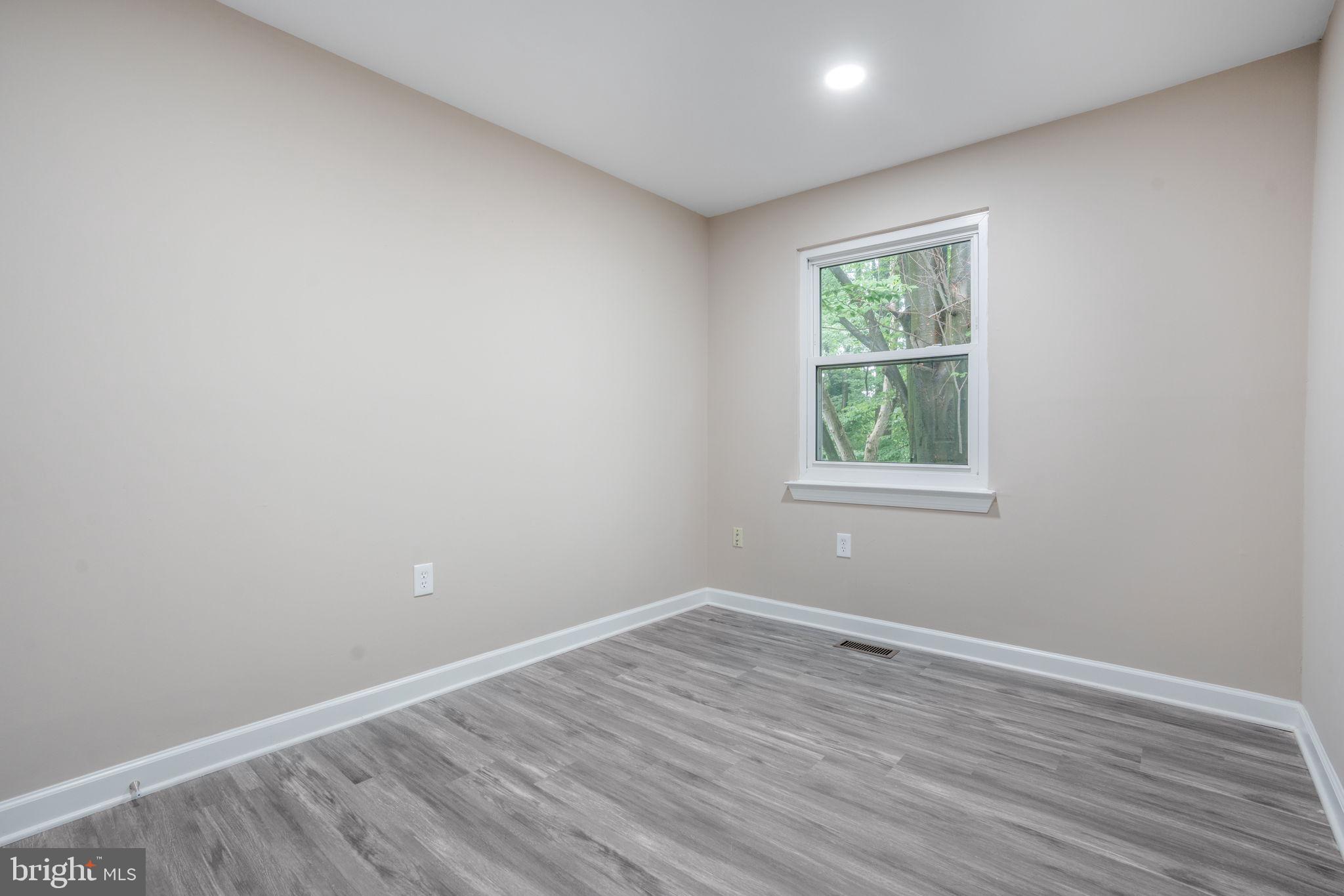 KINGS POINT - Residential Lease