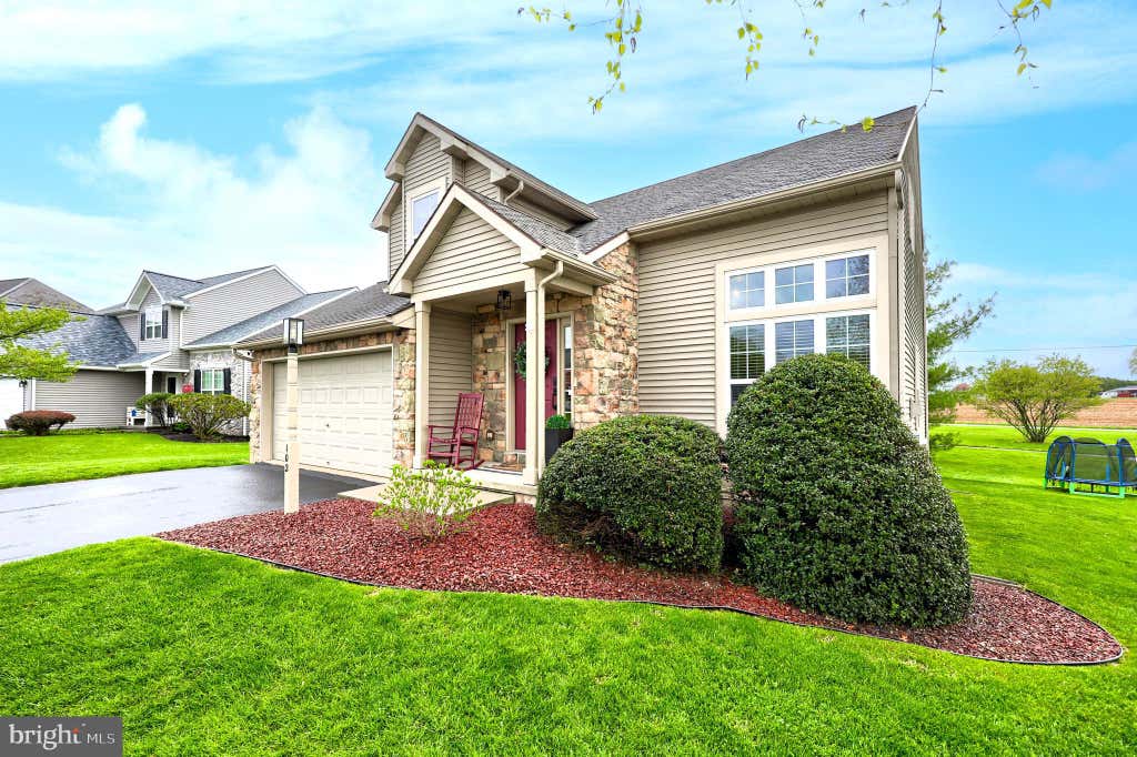 Photo of 102 Bloomfield Drive, EPHRATA, PA 17522 (MLS # PALA2089988)