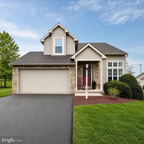 Homes For Sale - 102 Bloomfield Drive<br/> EPHRATA, PA 17522