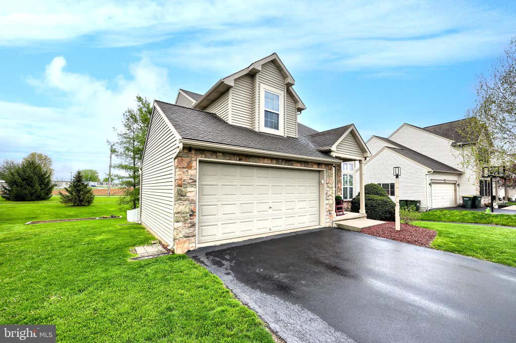 Photo of 102 Bloomfield Drive, EPHRATA, PA 17522 (MLS # PALA2089988)