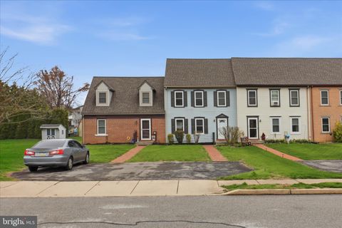 Townhouse For Sale - 129 Carriage House Drive<br/> Lancaster County, WILLOW STREET, PA 17584