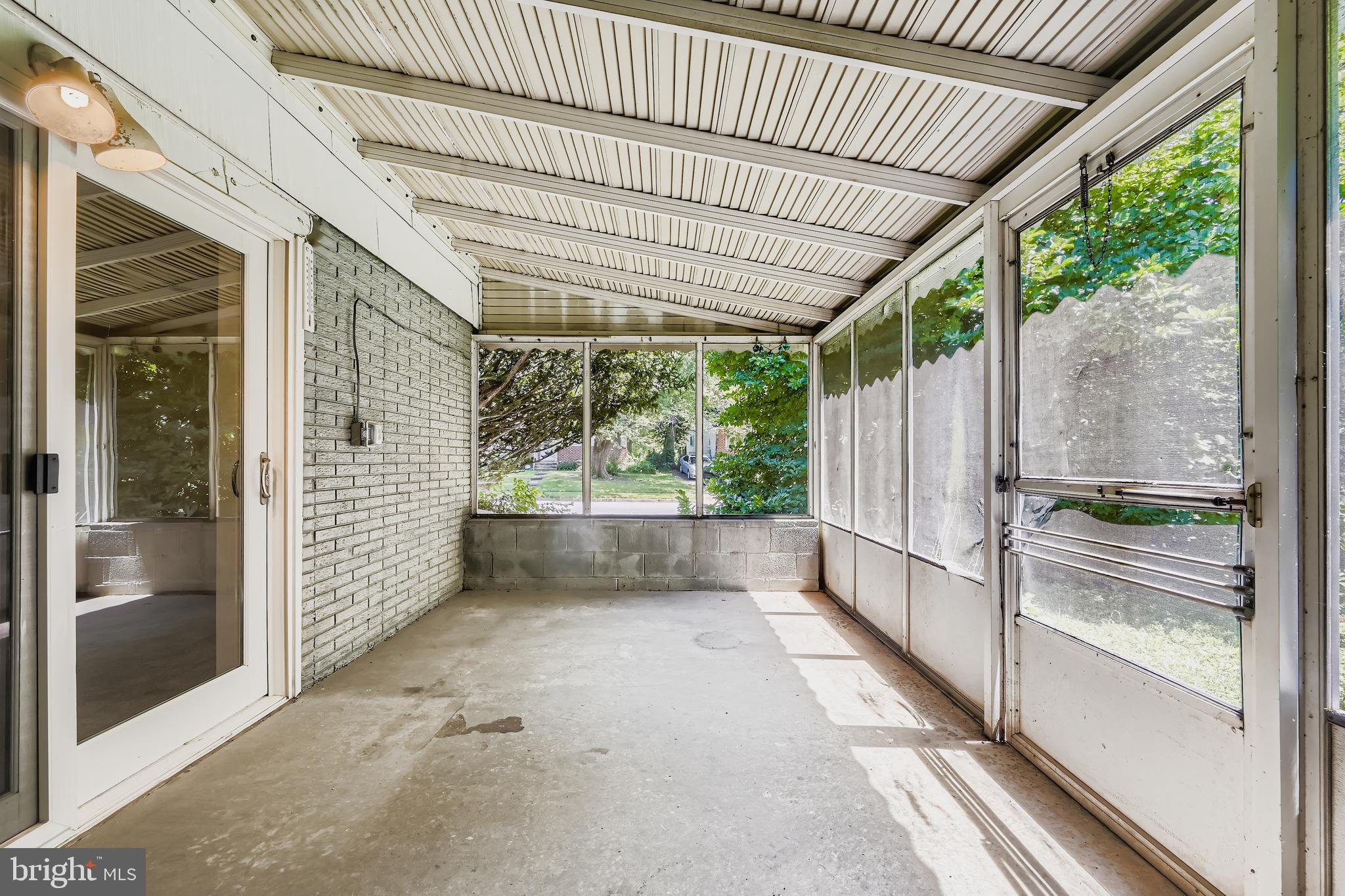 SUBURBIA - Residential