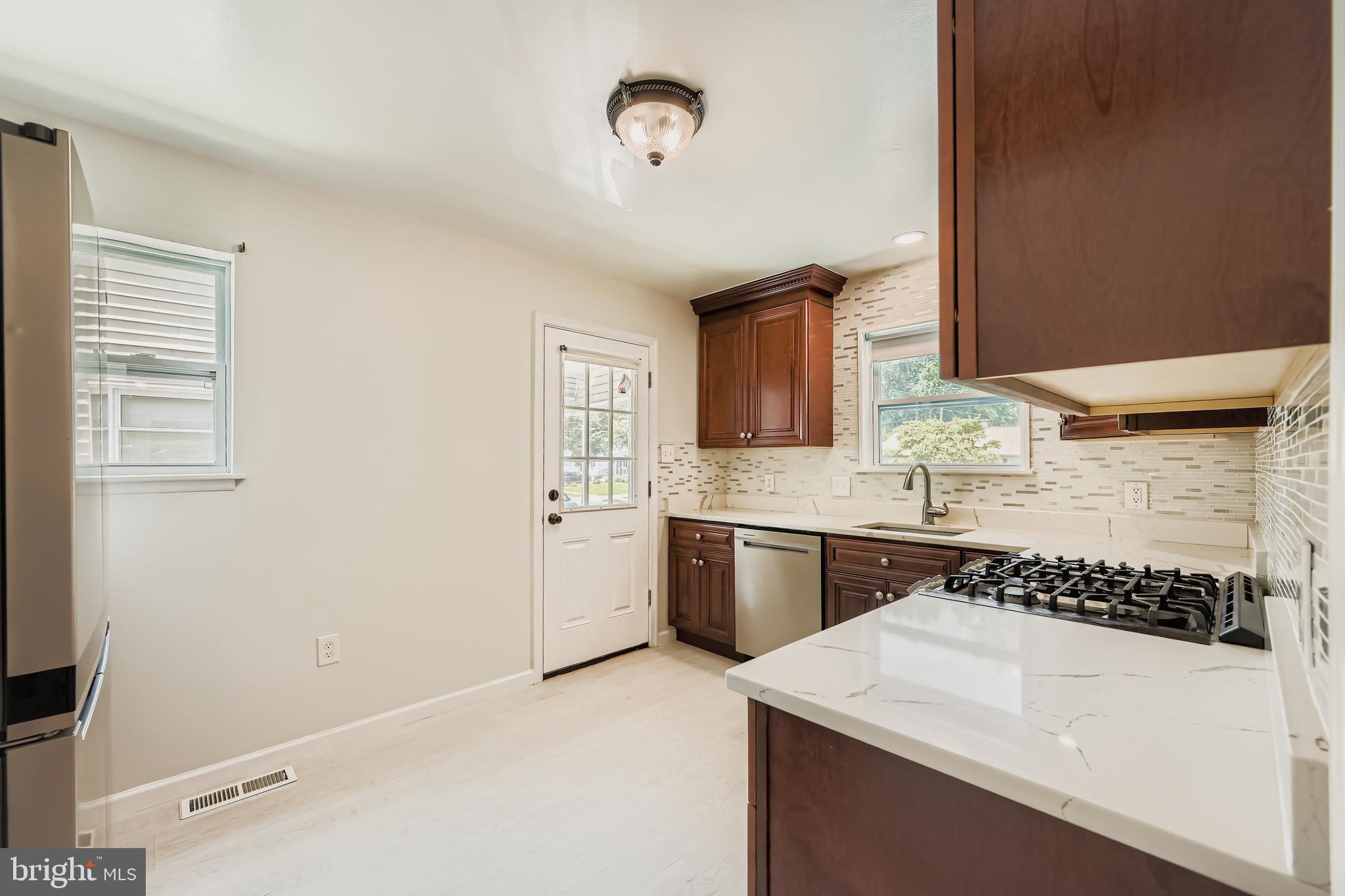 SUBURBIA - Residential