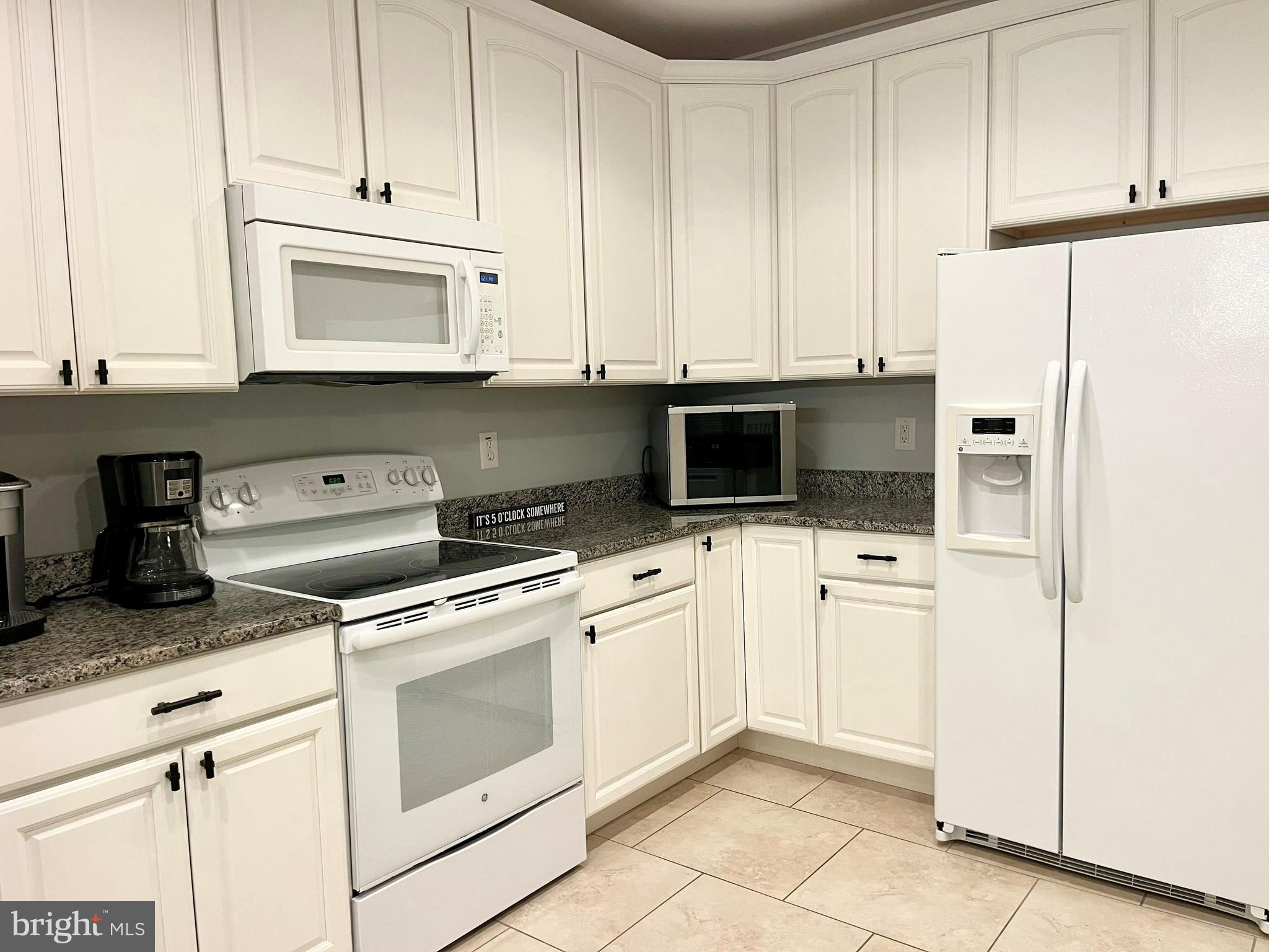 SUNSET ISLAND - Residential