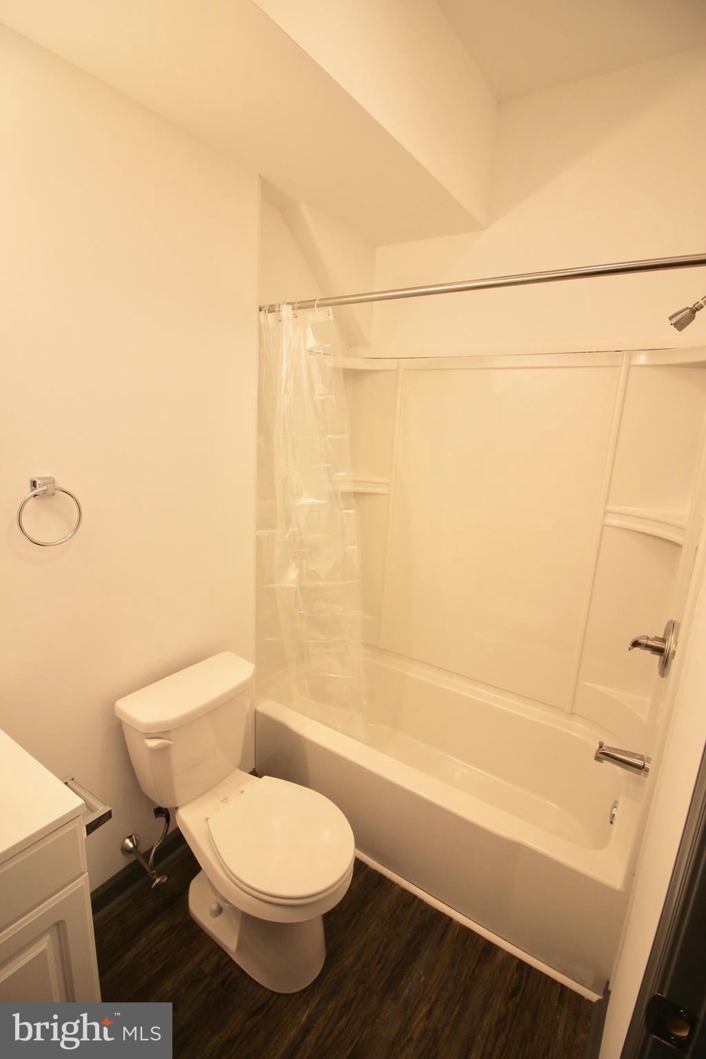 TEMPLE UNIVERSITY - Residential Lease
