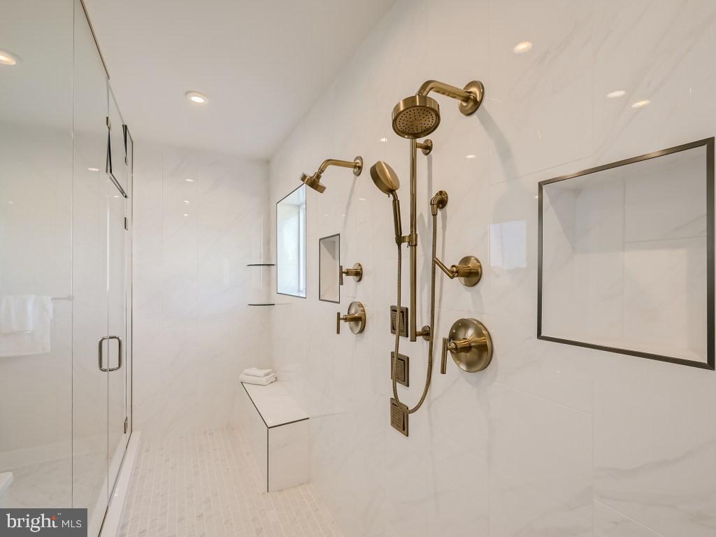 WILLOWCREEK - Residential