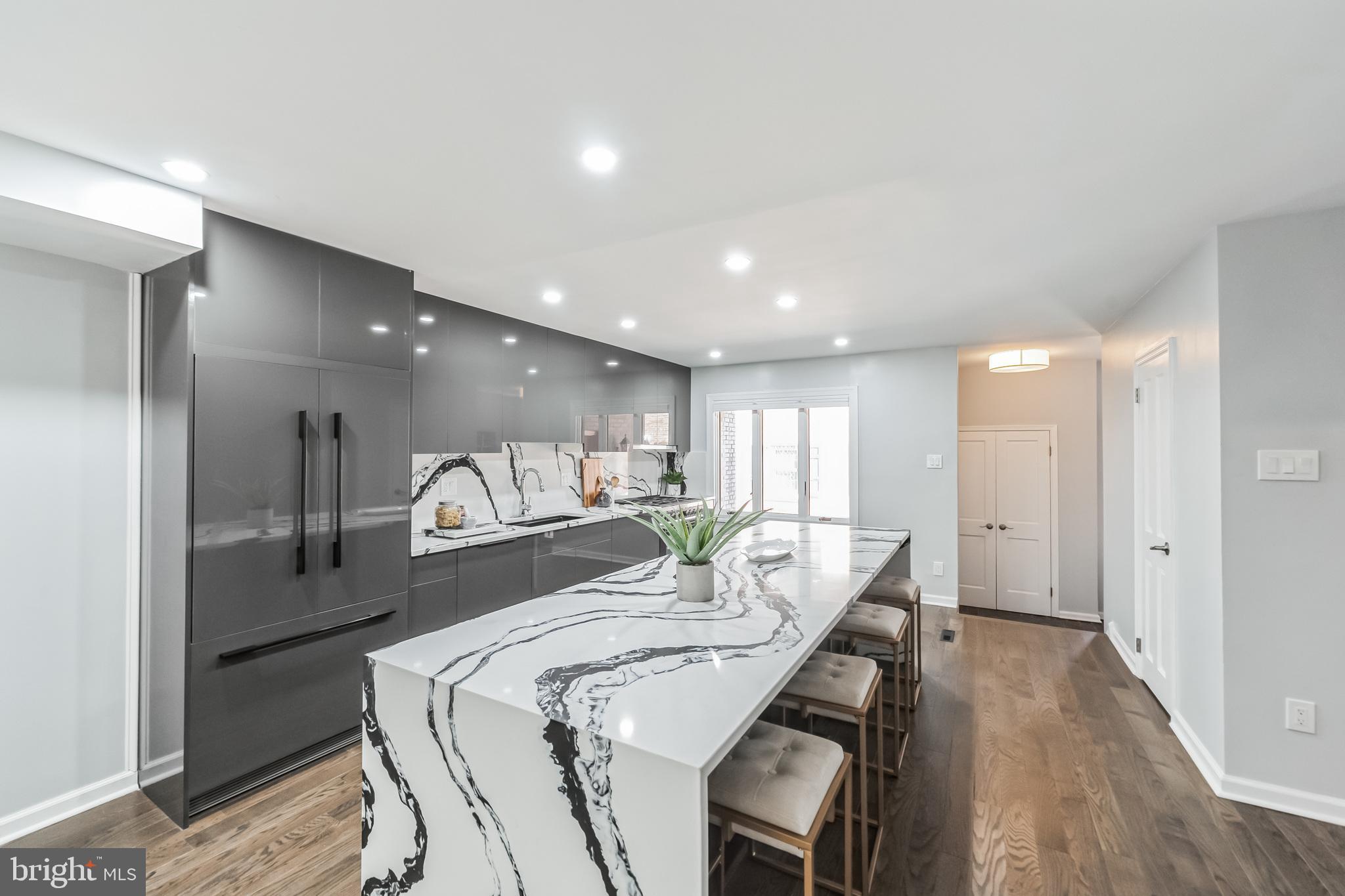 SOCIETY HILL - Residential