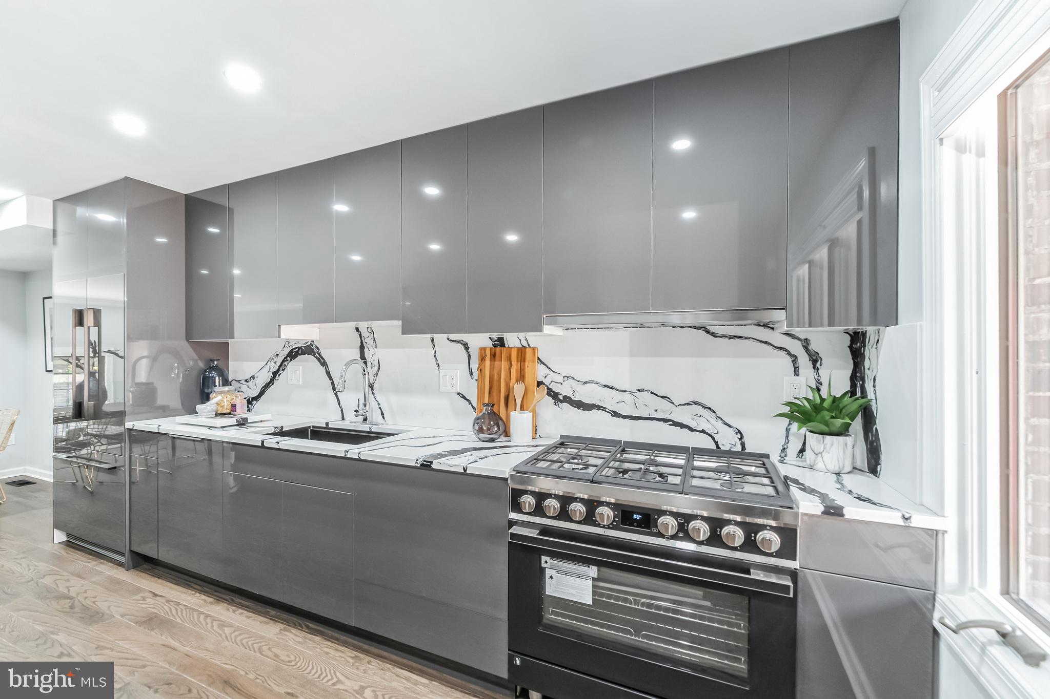 SOCIETY HILL - Residential