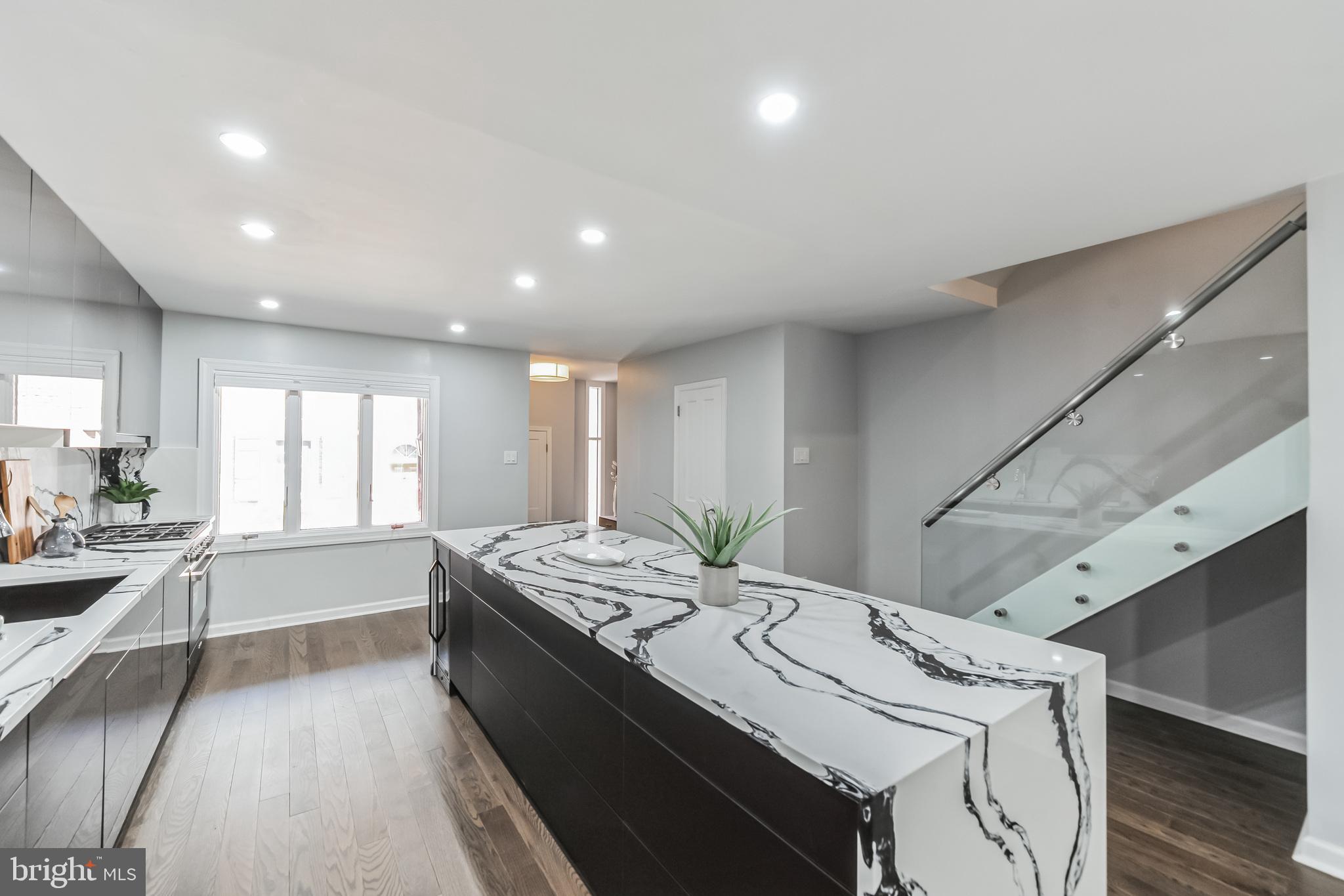 SOCIETY HILL - Residential