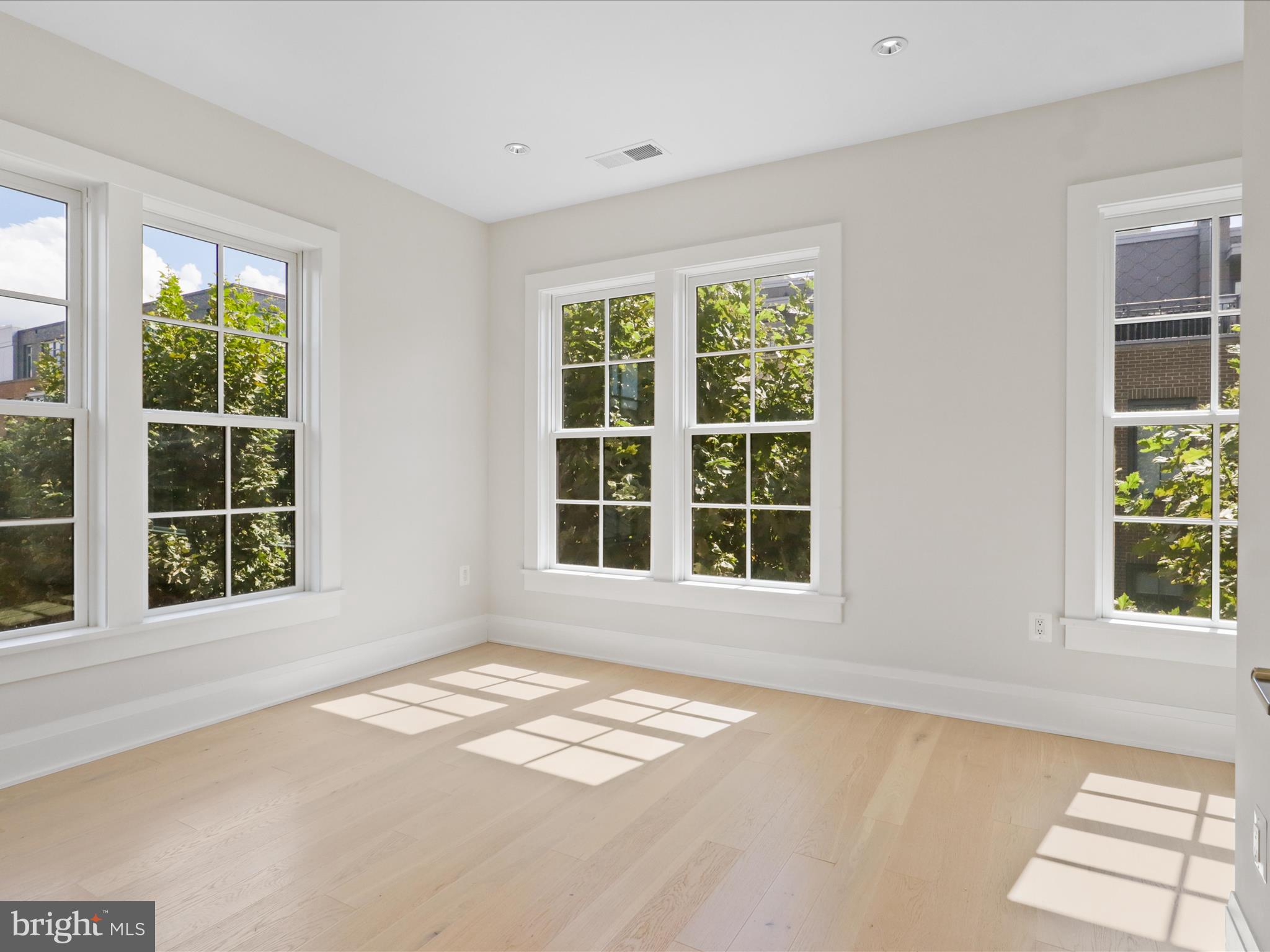 ROBINSON LANDING - Residential