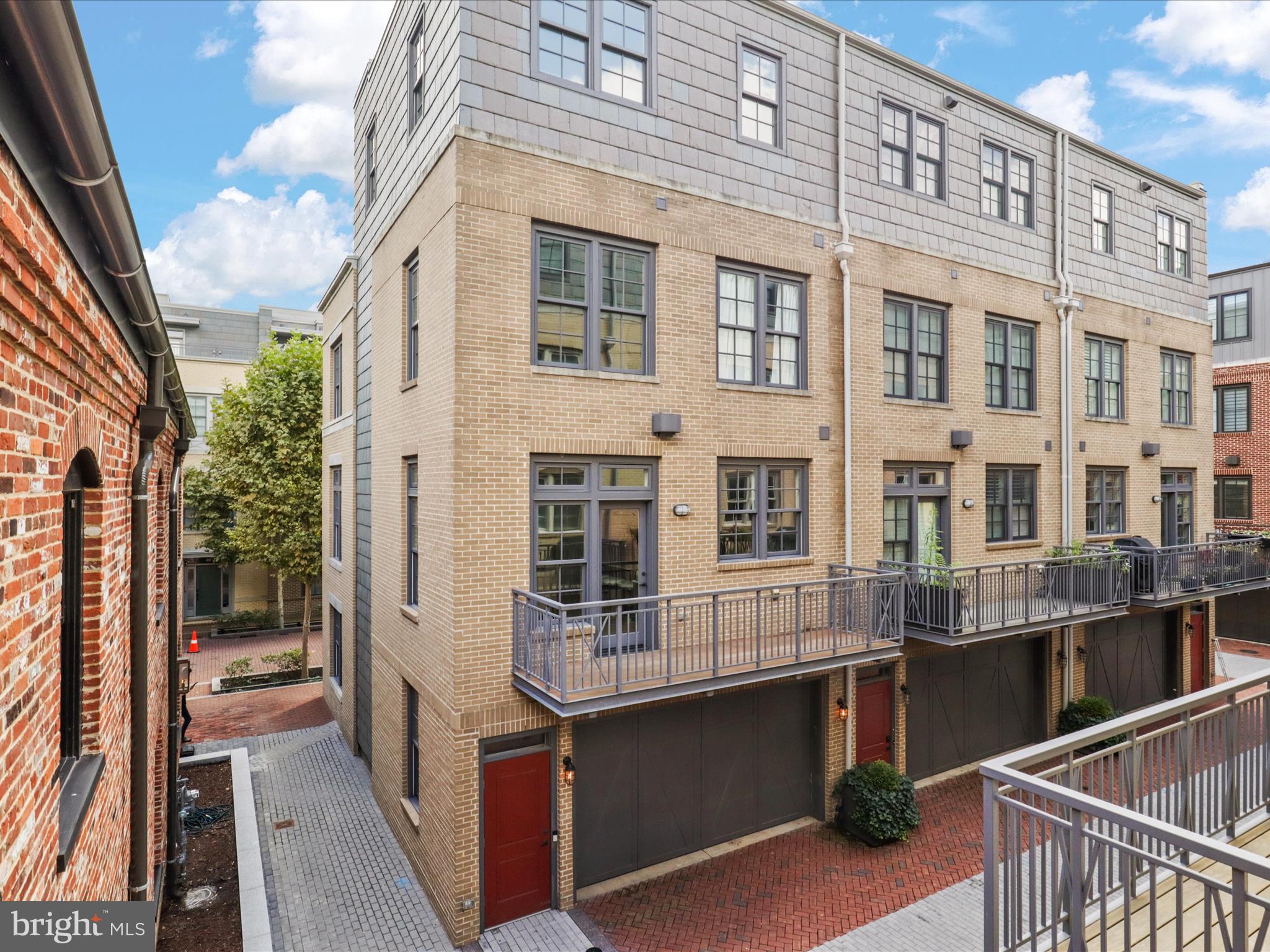 ROBINSON LANDING - Residential