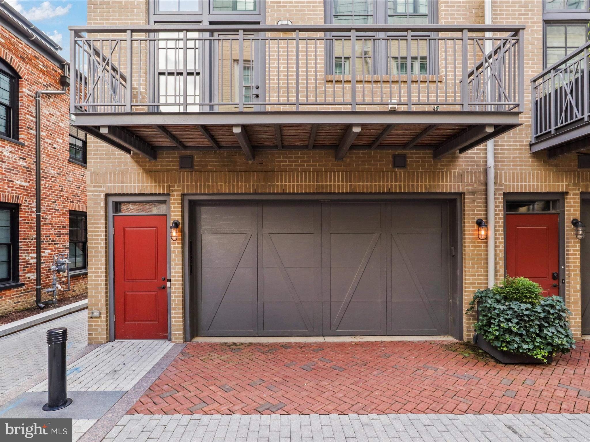 ROBINSON LANDING - Residential