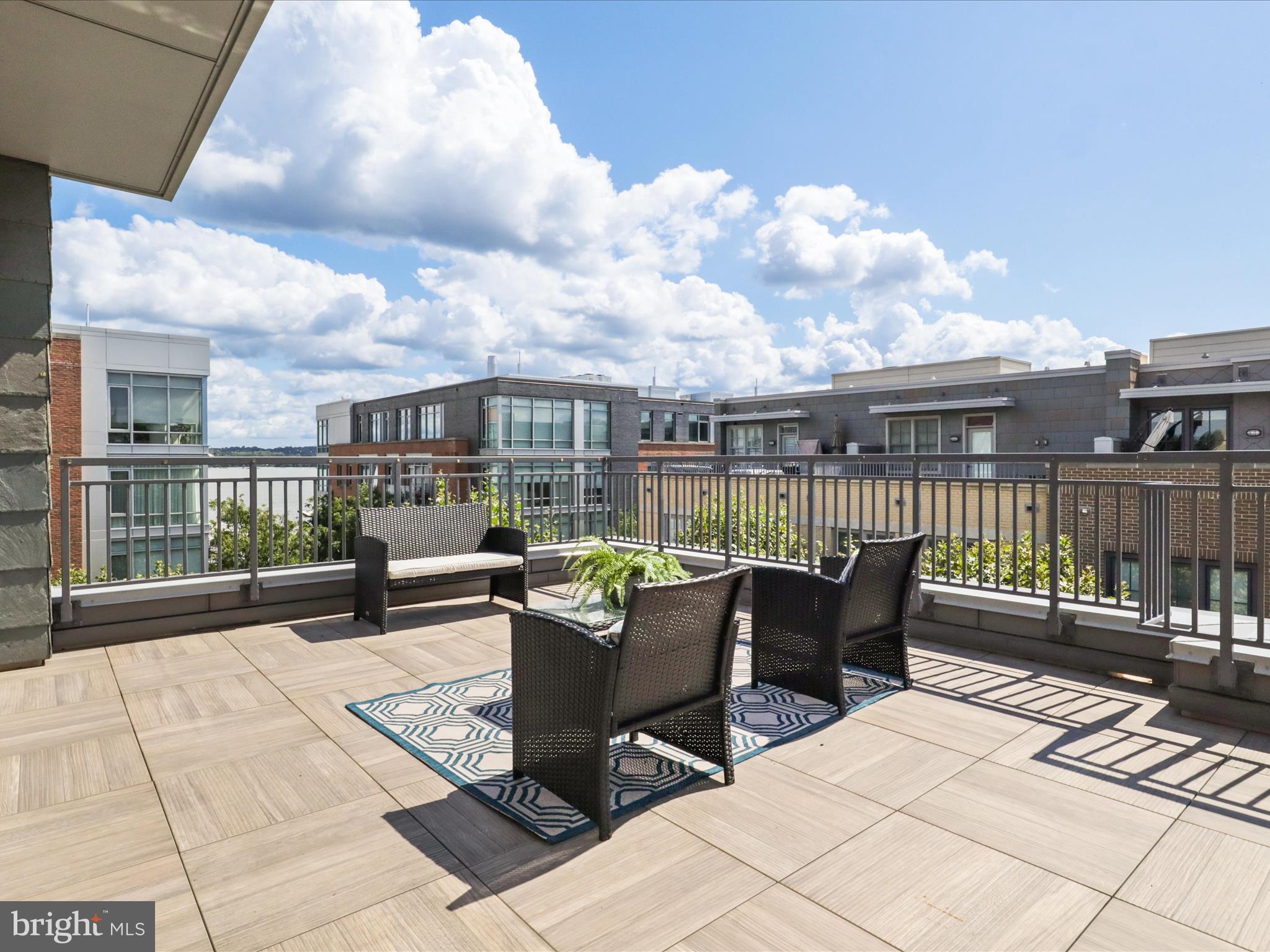 ROBINSON LANDING - Residential