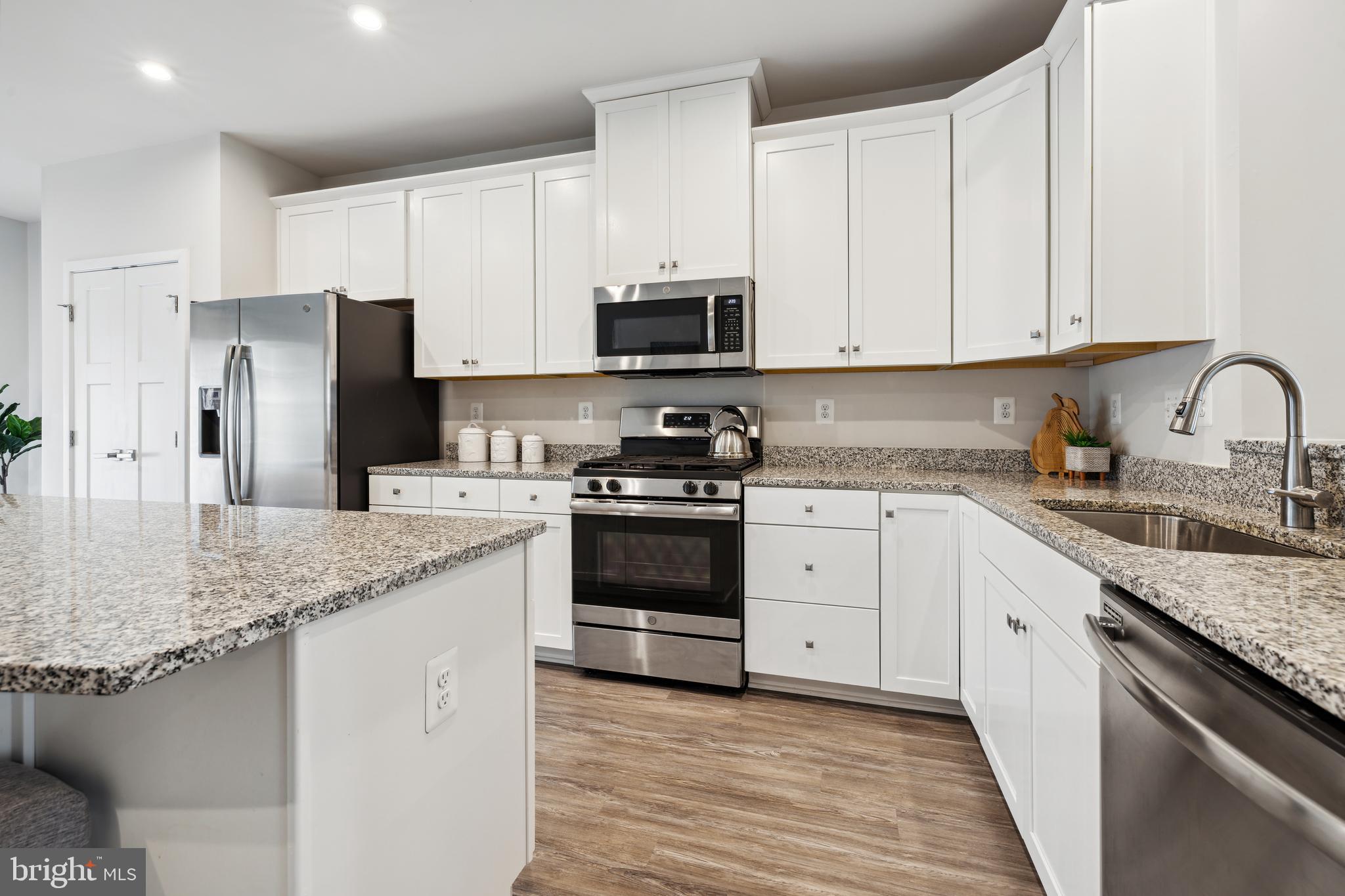 OAKDALE VILLAGE - Residential