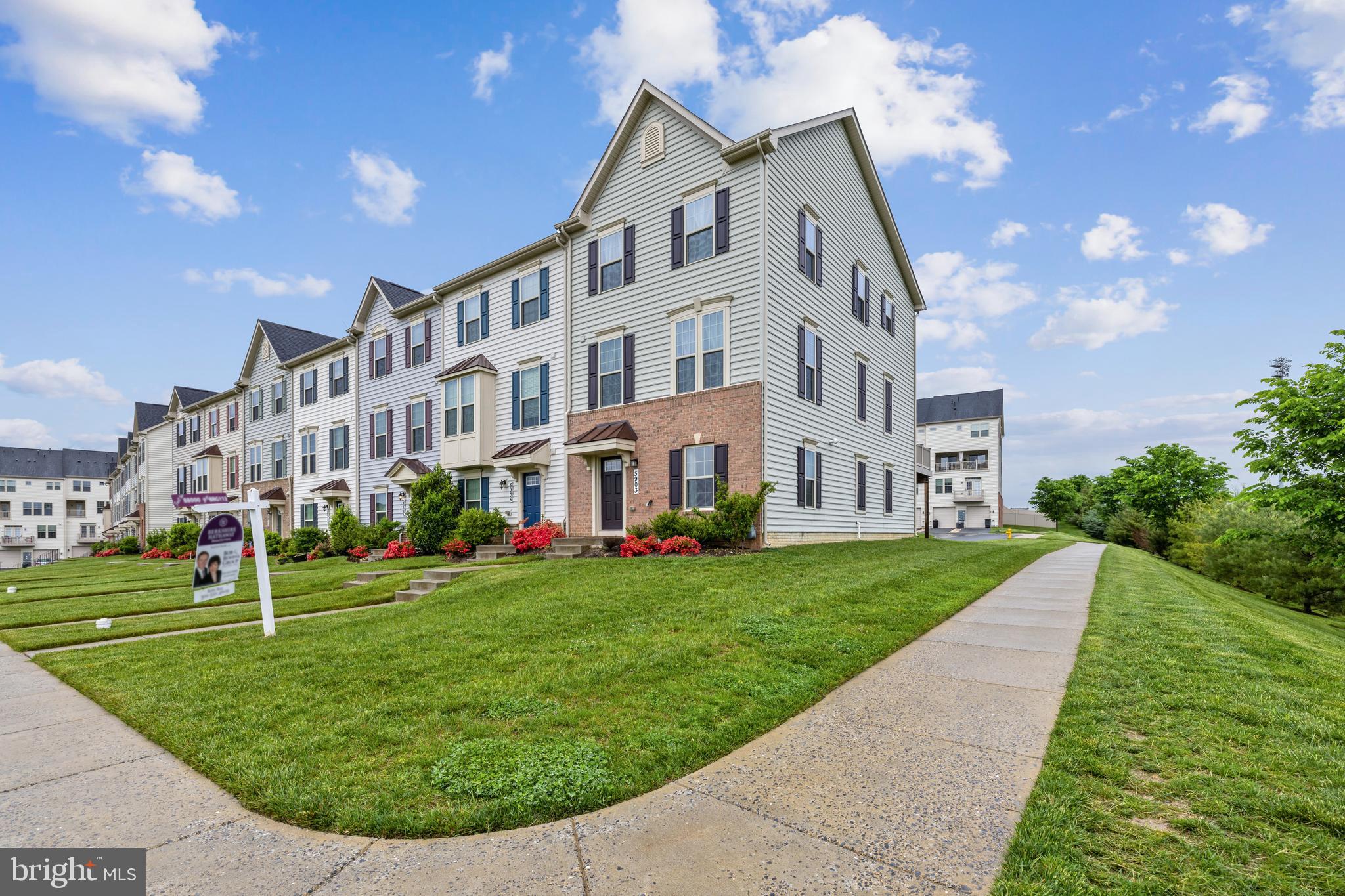 OAKDALE VILLAGE - Residential