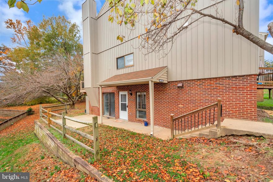 Back on the market!! Reduced to sell quickly.Cute loving 1 level condo in the heart of Woodbridge. No maintenance required. Completely renovated kitchen, new flooring throughout. You will love this unit. Located minutes from Southbridge Town Center. 2 bedrooms, 2 bath rooms. Lots of storage. Wood burning fireplace for those cold winter nights.