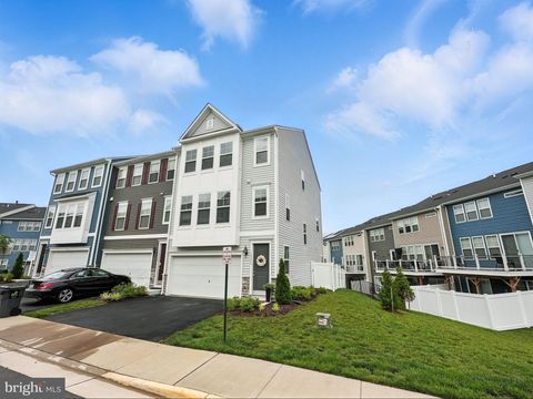 18286 SUMMIT POINTE DRIVE TRIANGLE VA 22172