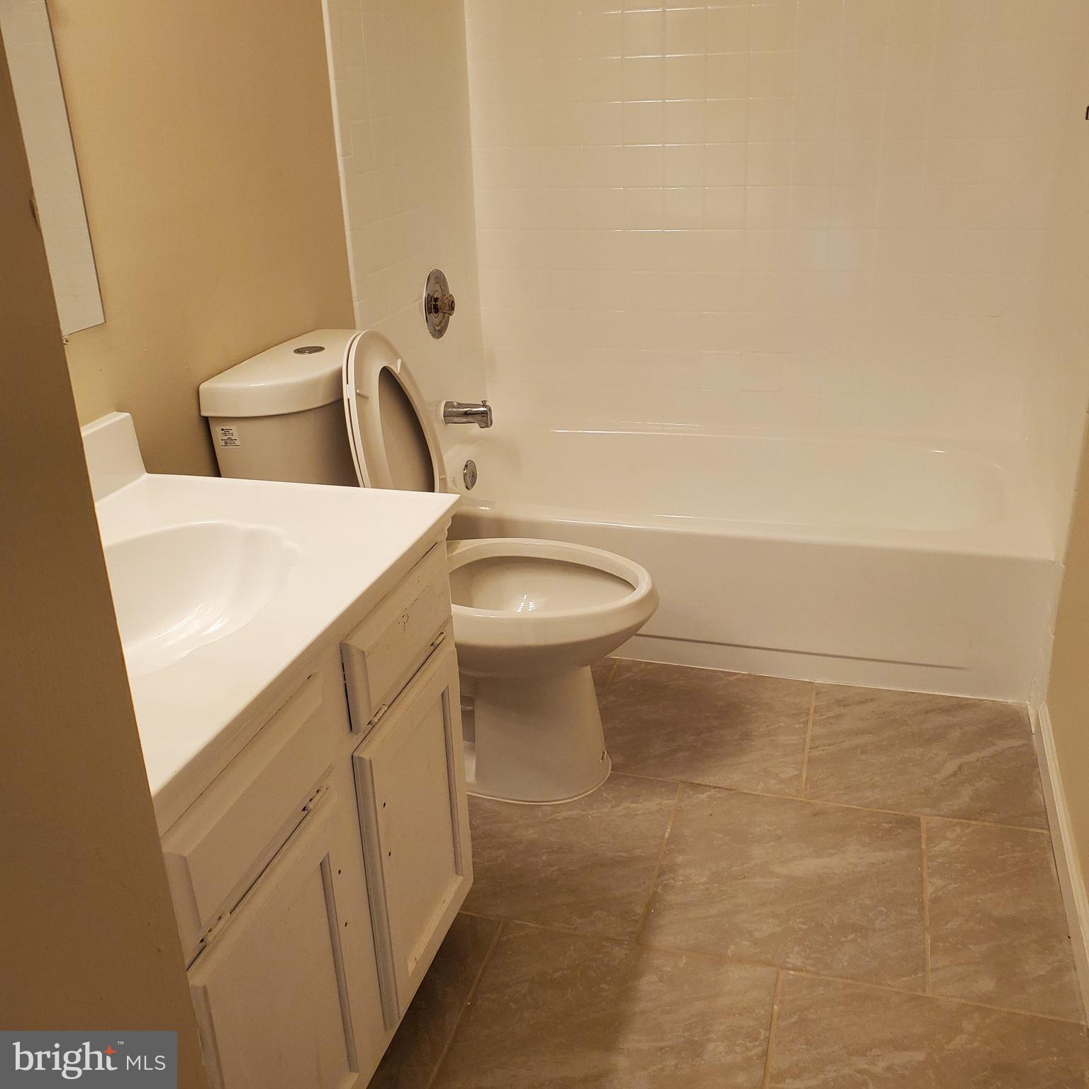 ALLEN POND TOWNHOUSES-PL - Residential