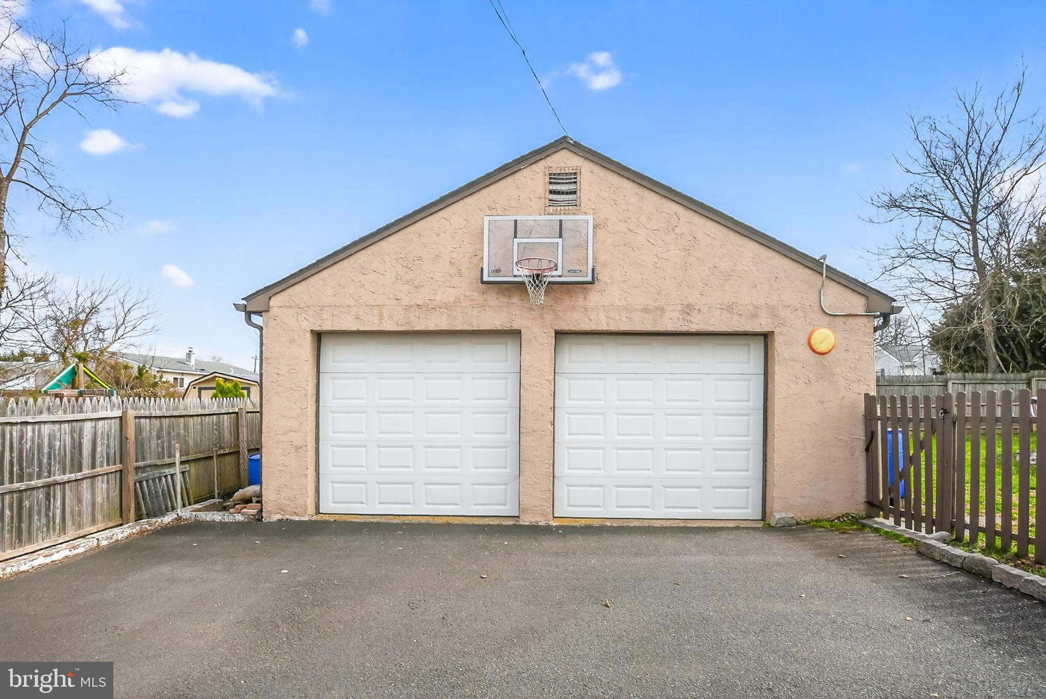 GLENSIDE - Residential