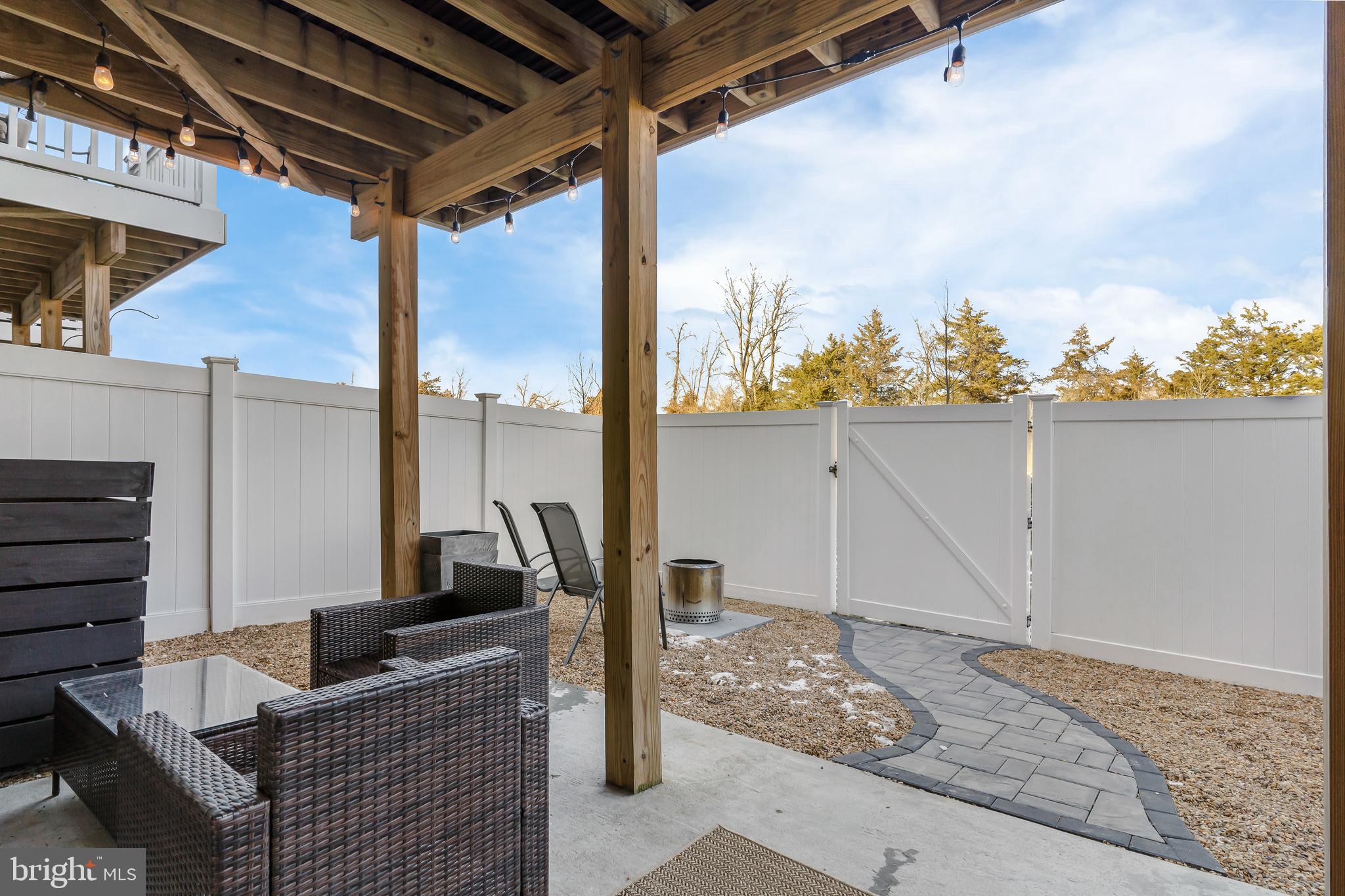 LAKE FREDERICK - Residential Lease