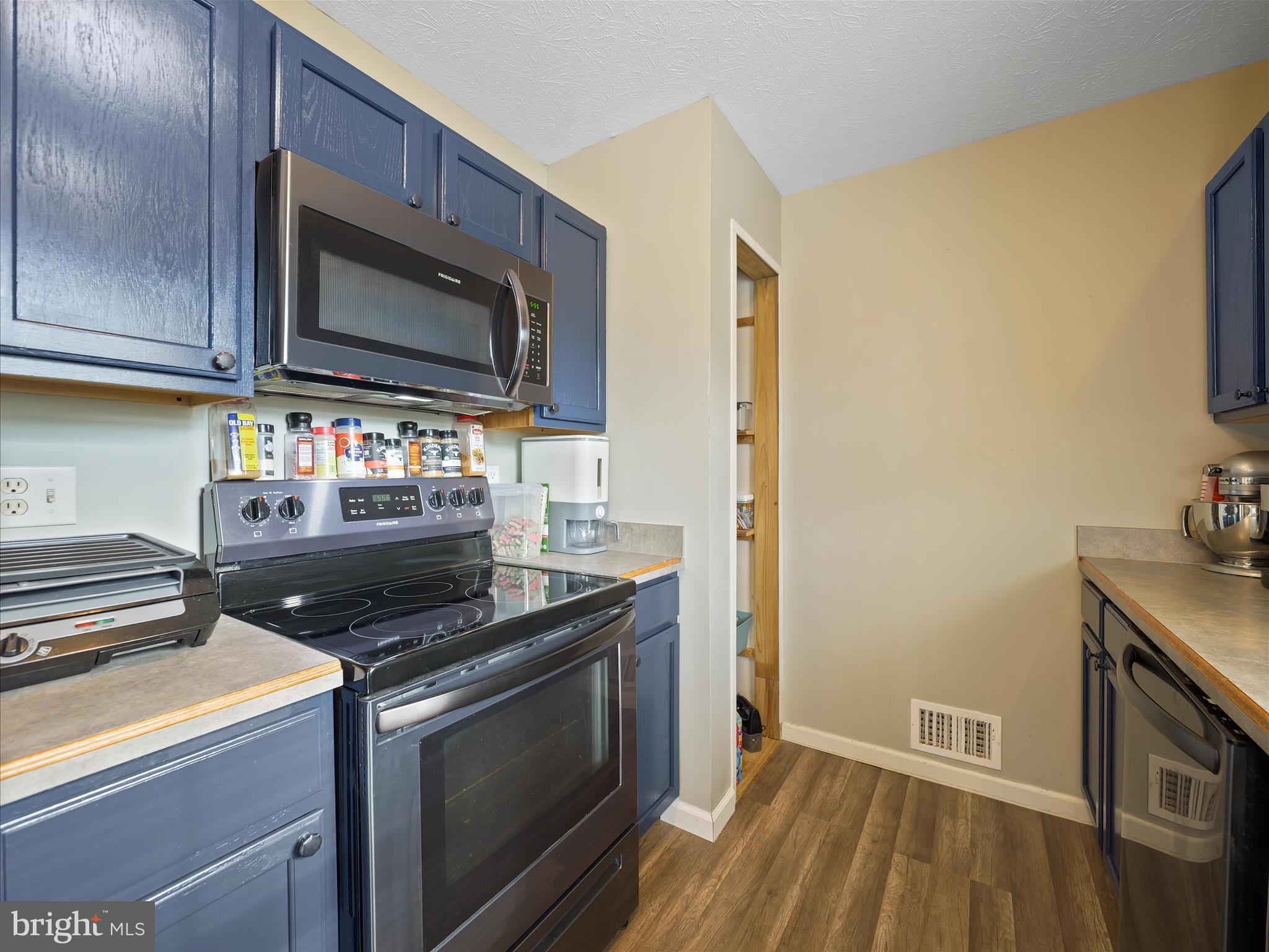 RIDGEFIELD - Residential