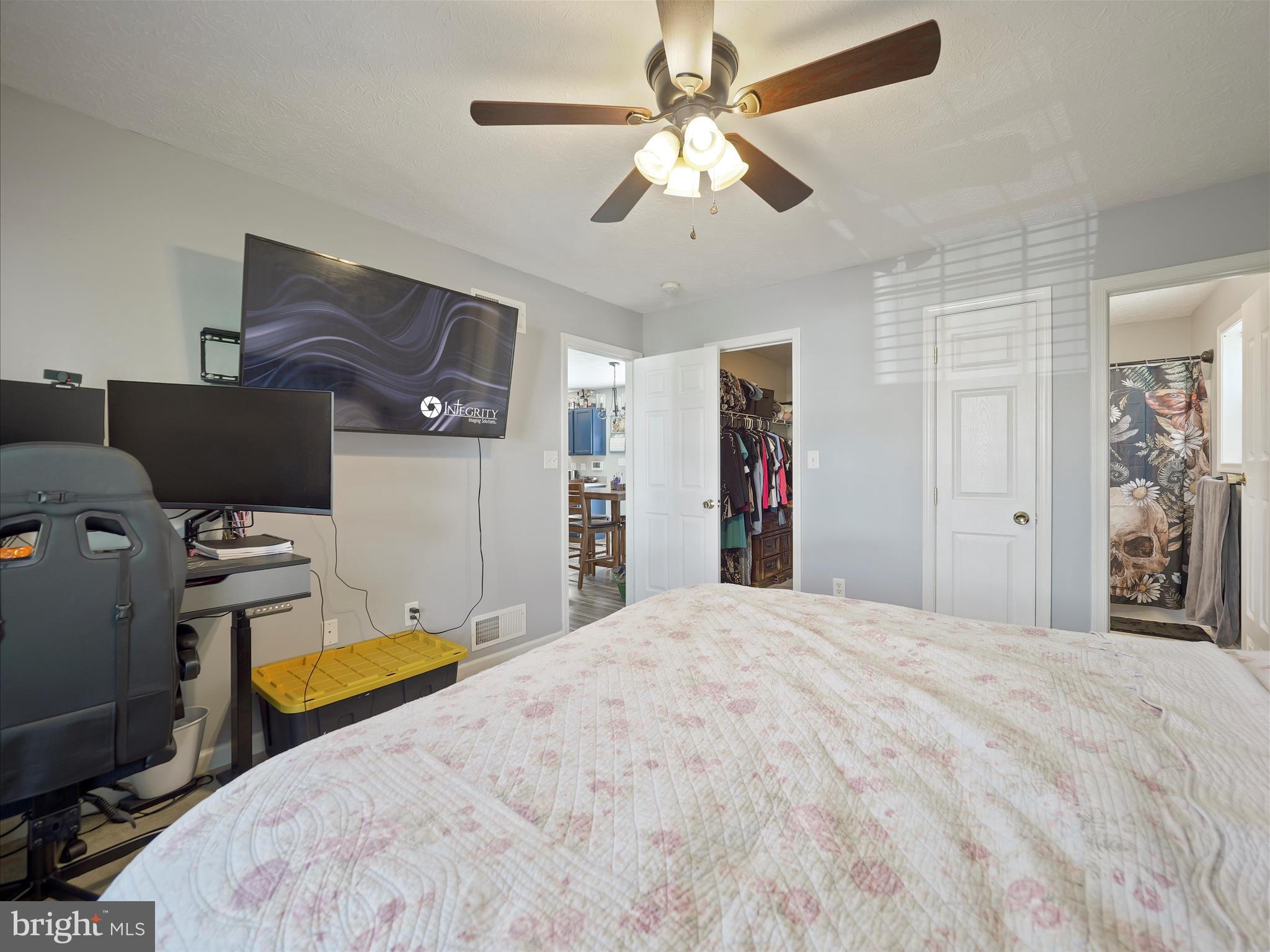 RIDGEFIELD - Residential