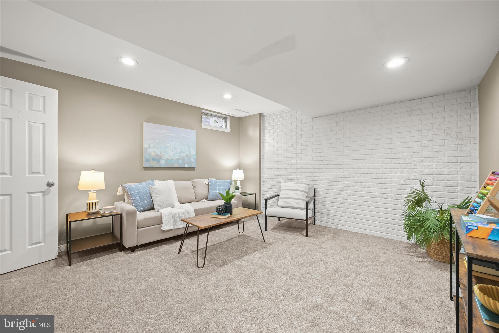 RIVERCHASE - Residential