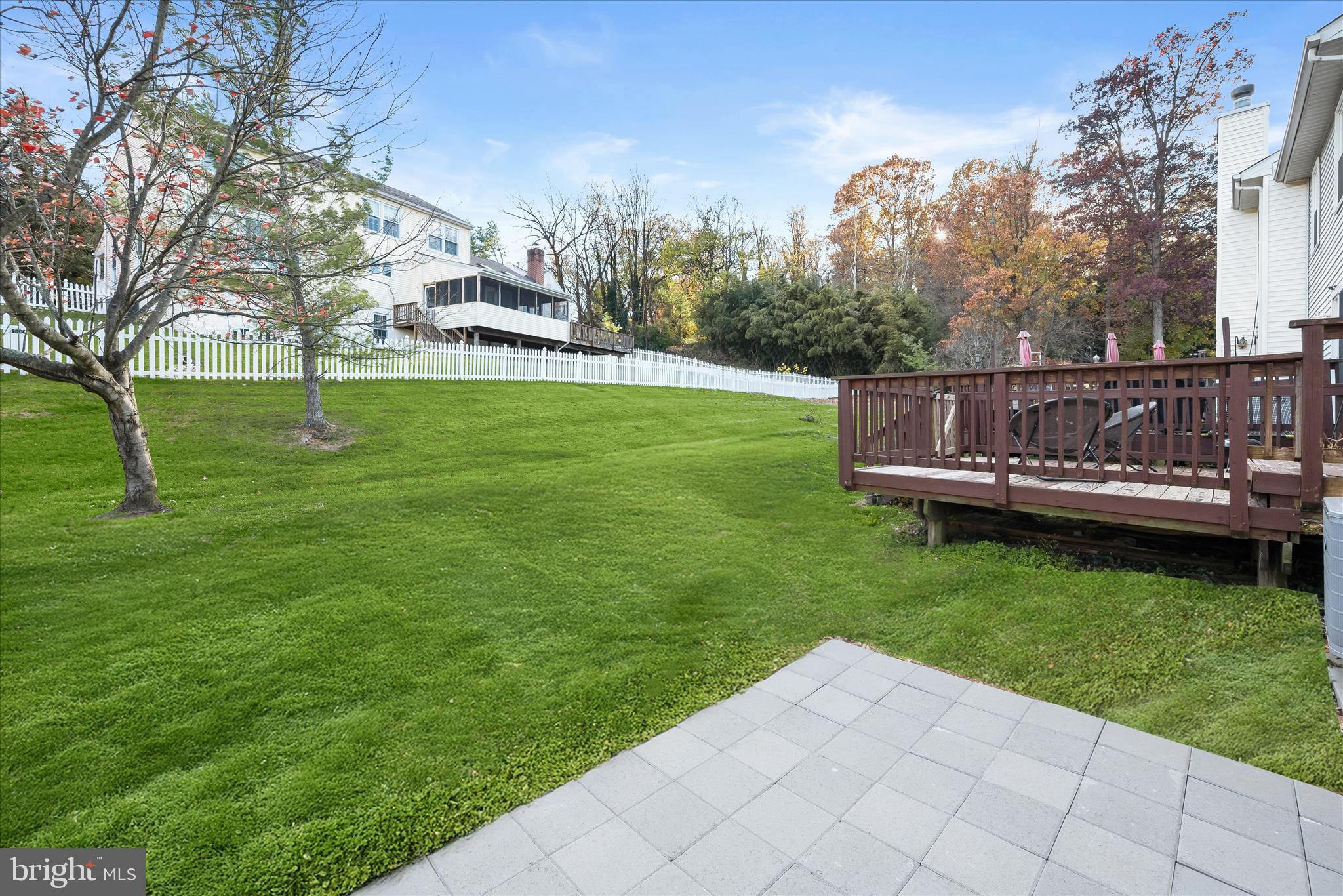 RIVERCHASE - Residential