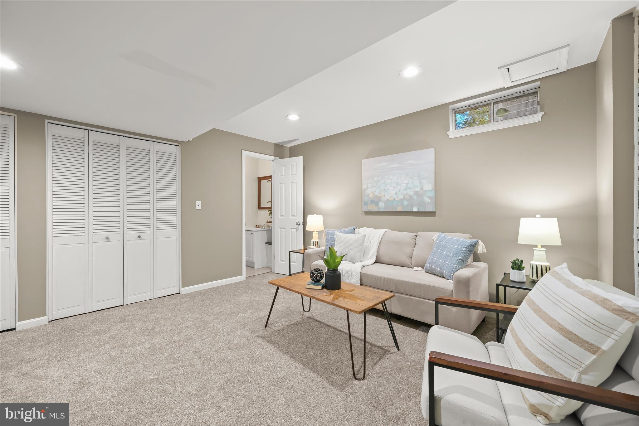 RIVERCHASE - Residential