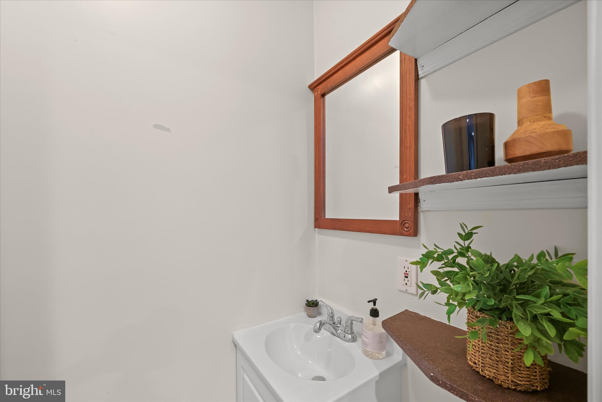 RIVERCHASE - Residential