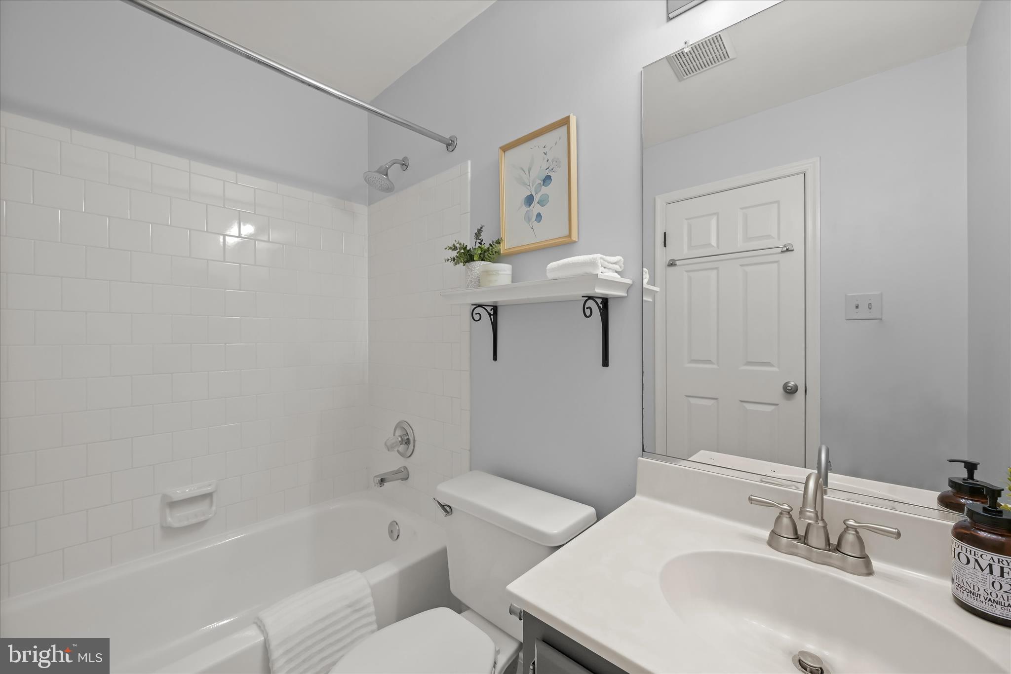 RIVERCHASE - Residential