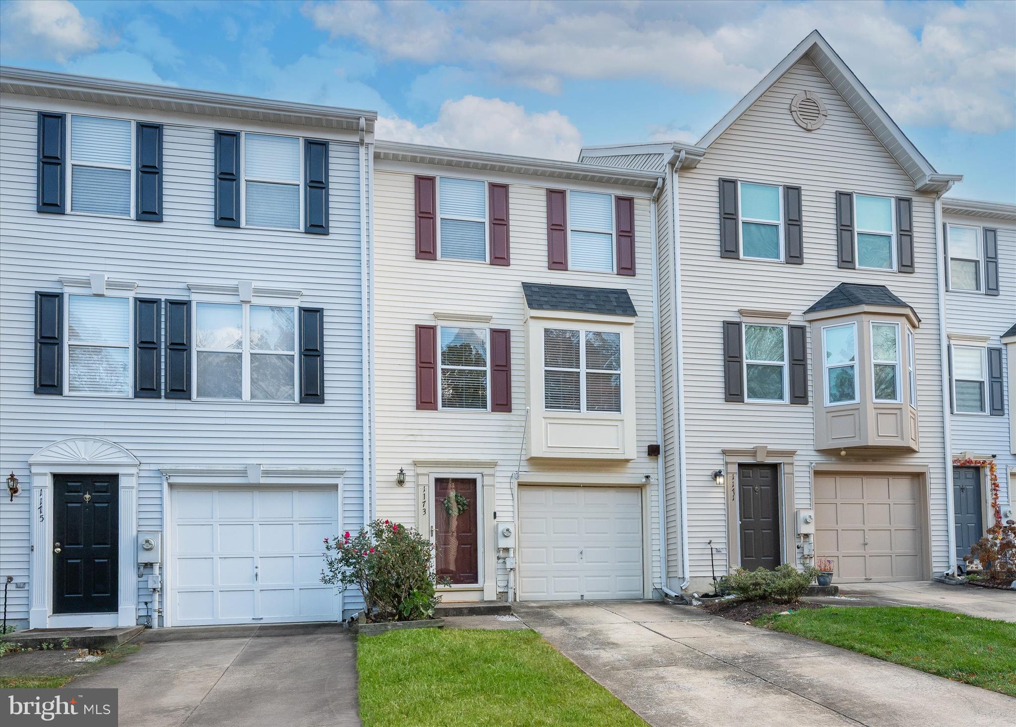 RIVERCHASE - Residential