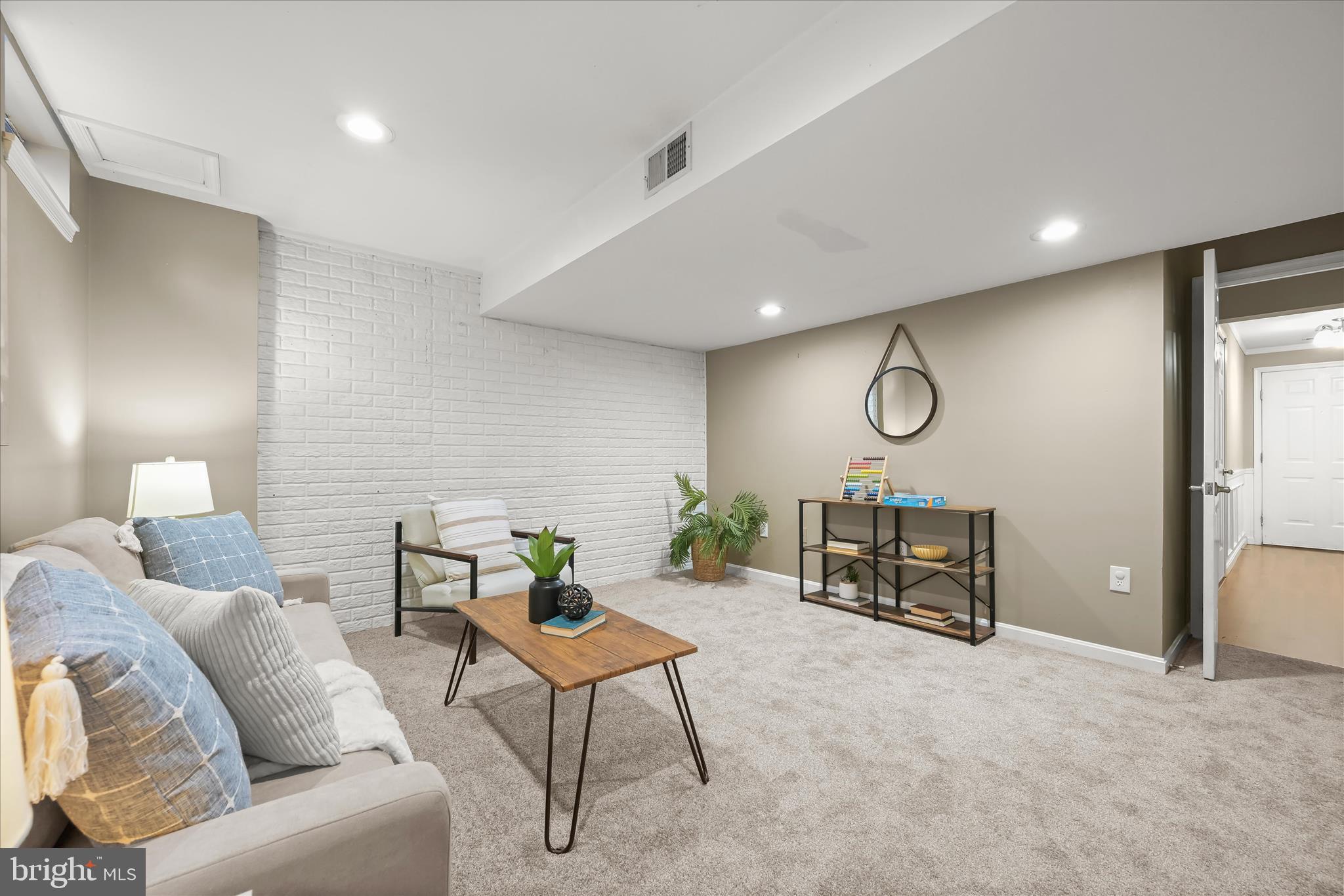 RIVERCHASE - Residential