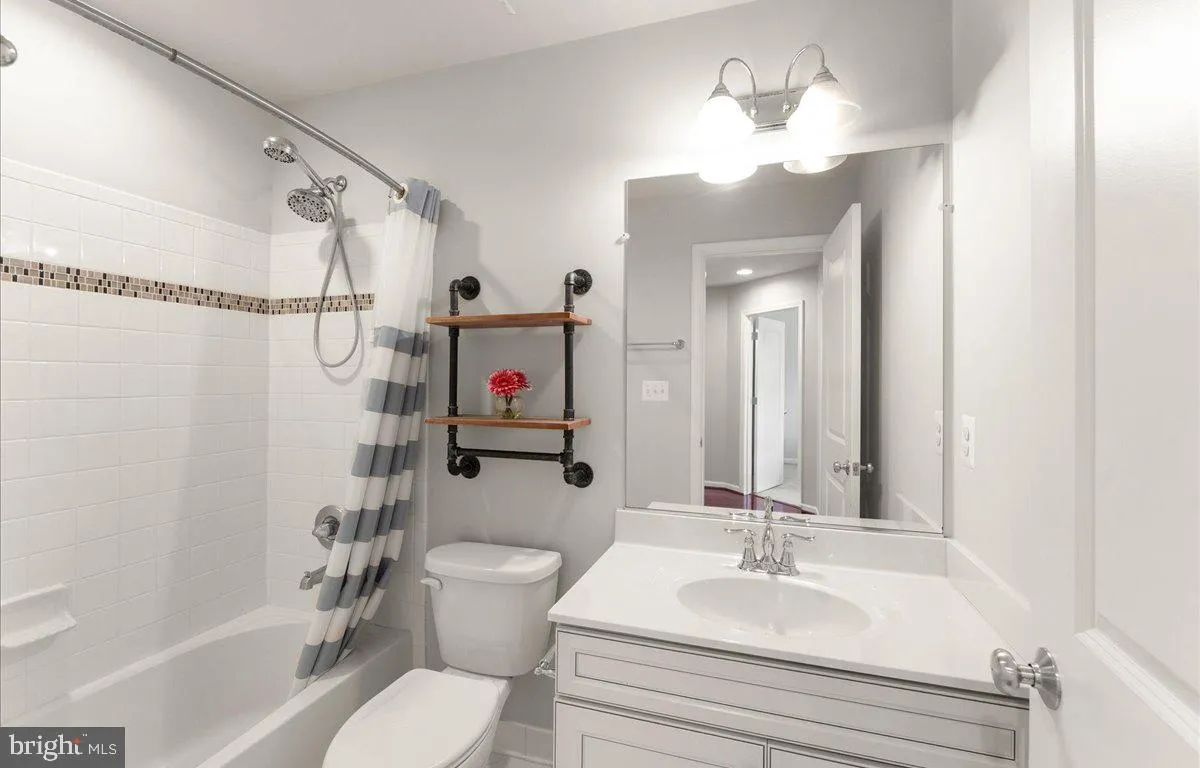 Haymarket, Virginia 20169, United States, 3 Bedrooms Bedrooms, ,4 BathroomsBathrooms,Residential,Active,229756