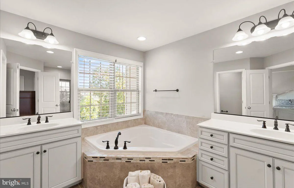 Haymarket, Virginia 20169, United States, 3 Bedrooms Bedrooms, ,4 BathroomsBathrooms,Residential,Active,229756