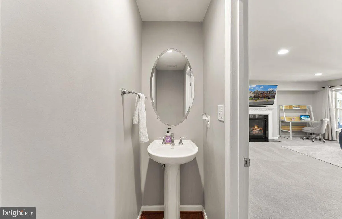 Haymarket, Virginia 20169, United States, 3 Bedrooms Bedrooms, ,4 BathroomsBathrooms,Residential,Active,229756