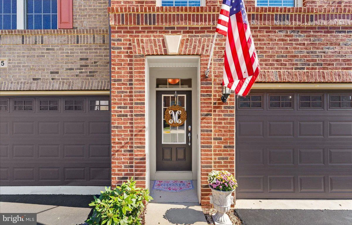 Haymarket, Virginia 20169, United States, 3 Bedrooms Bedrooms, ,4 BathroomsBathrooms,Residential,Active,229756