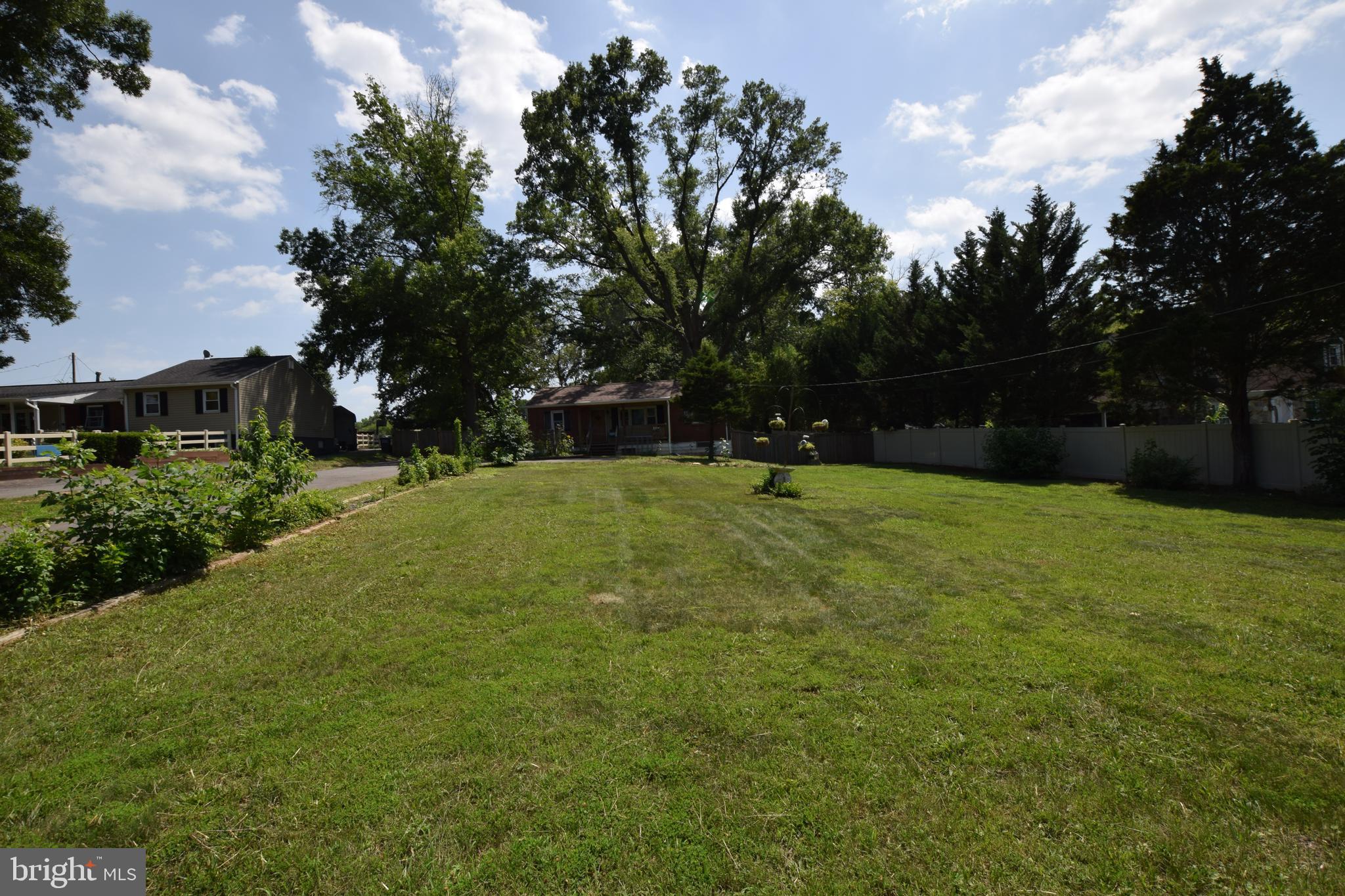 8721 YORKSHIRE LANE