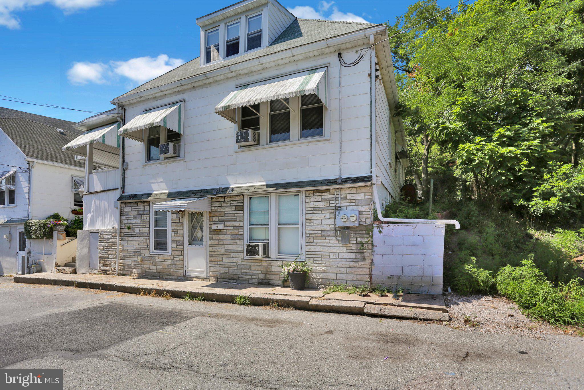 224 W WALLACE STREET